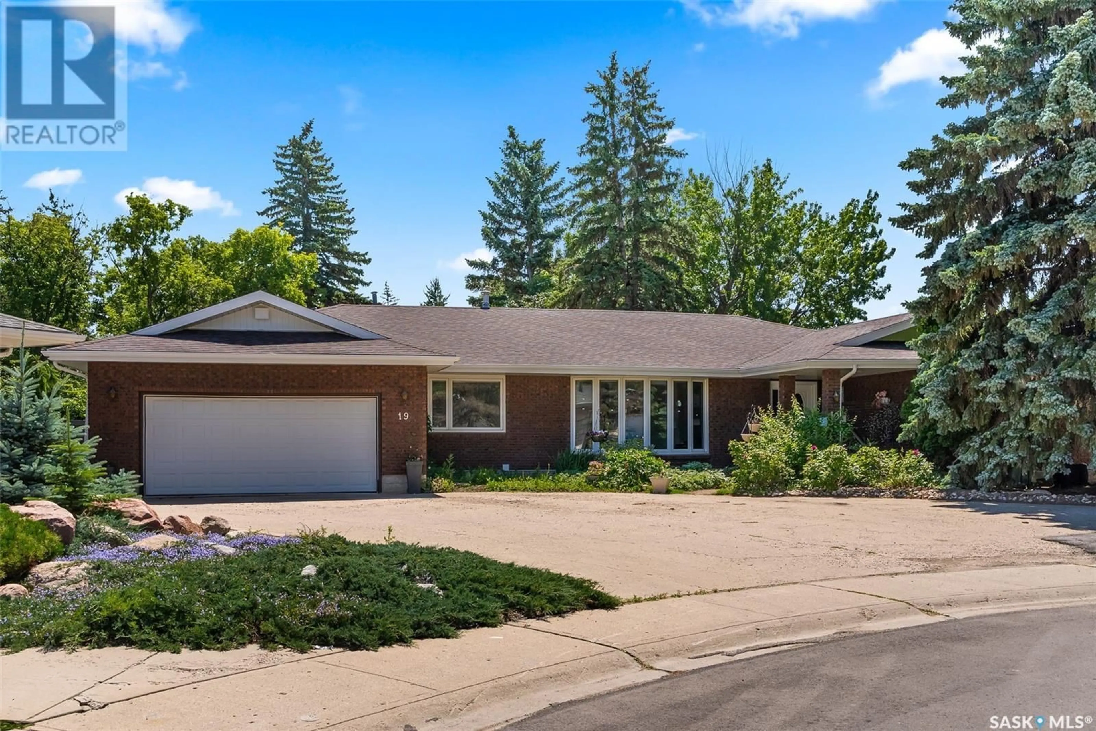 Home with brick exterior material, street for 19 HERITAGE PLACE, Regina Saskatchewan S4S2Z7