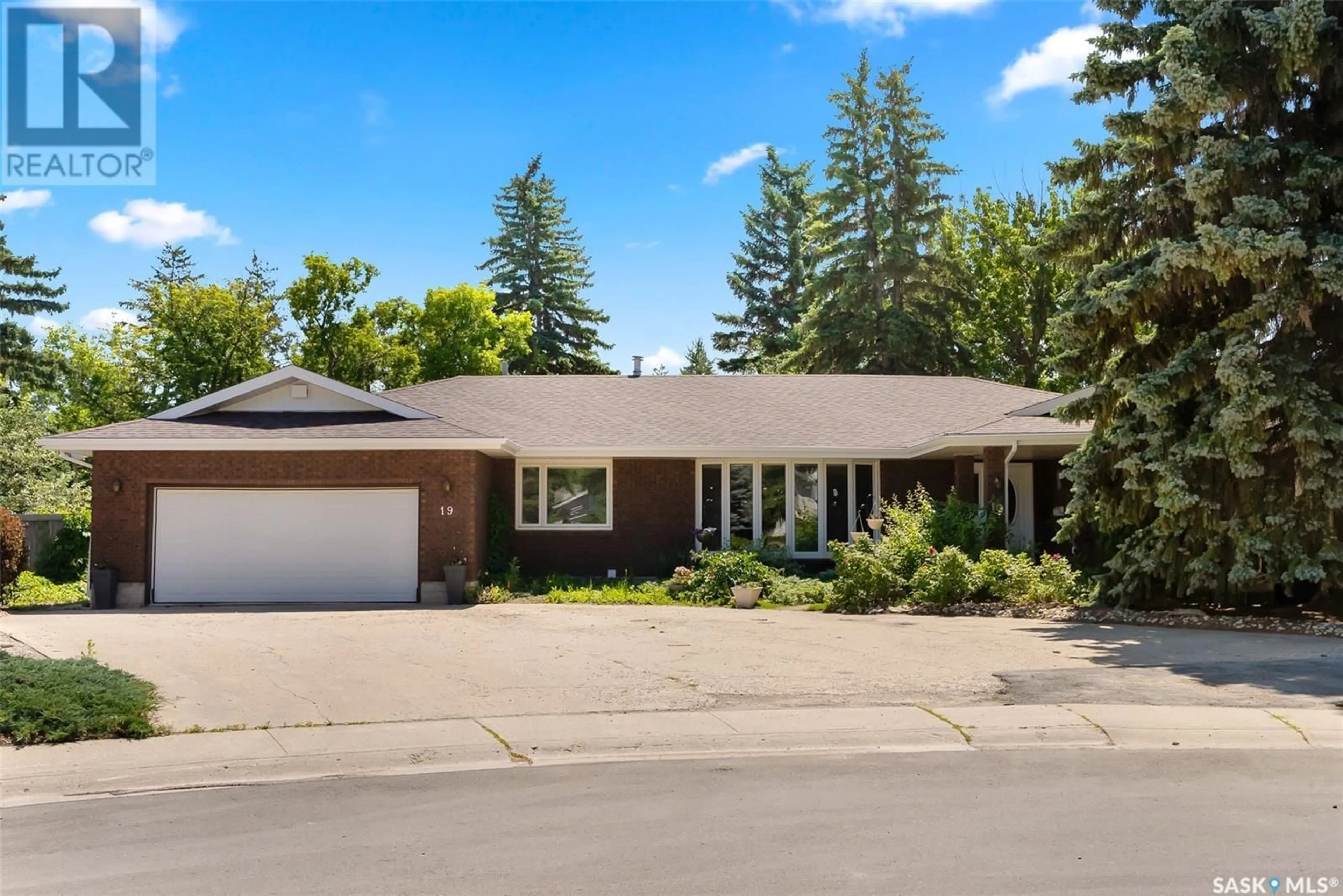 Home with brick exterior material, street for 19 HERITAGE PLACE, Regina Saskatchewan S4S2Z7