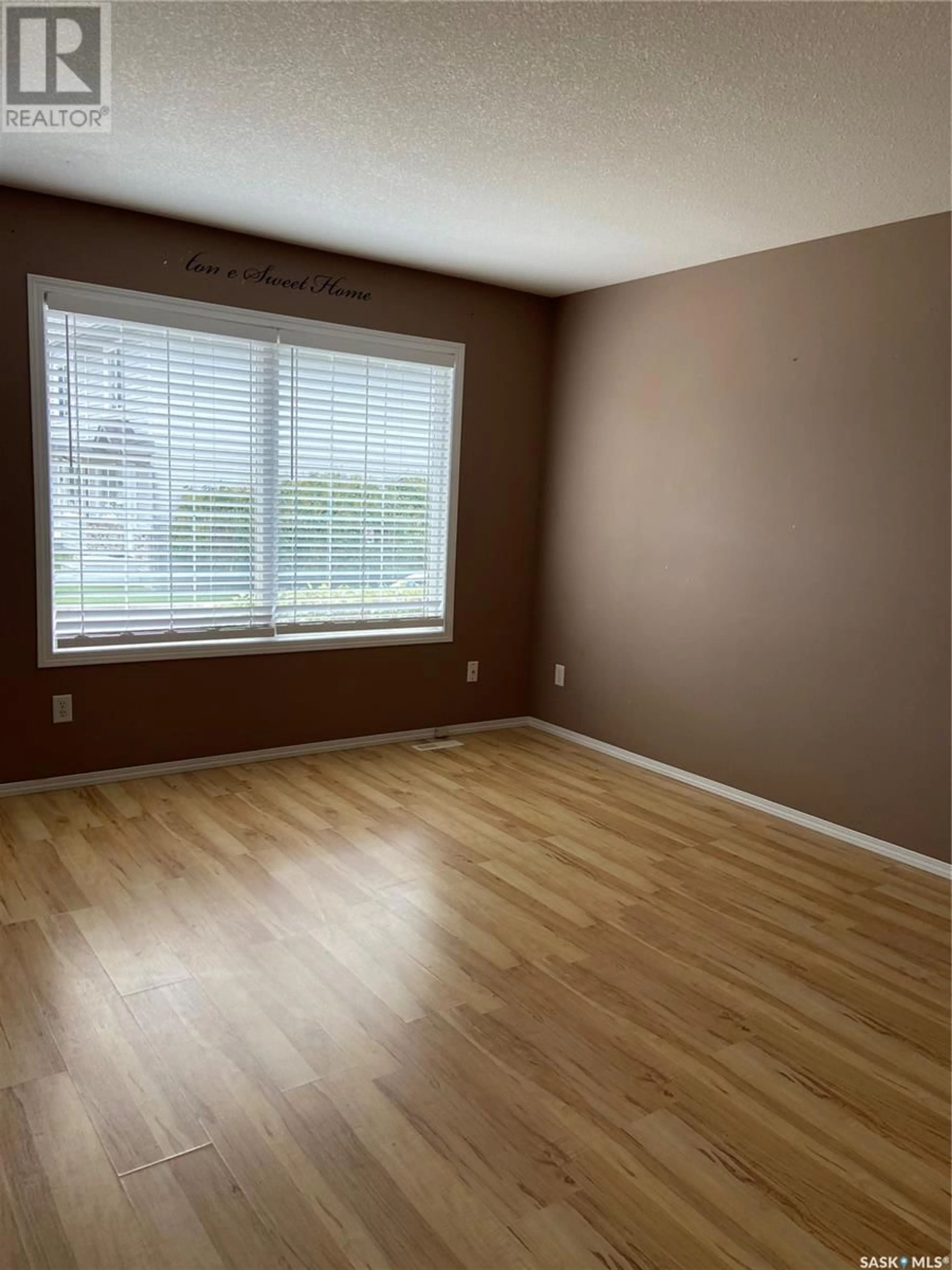 A pic of a room for 3728 7TH AVENUE, Regina Saskatchewan S4N7R4