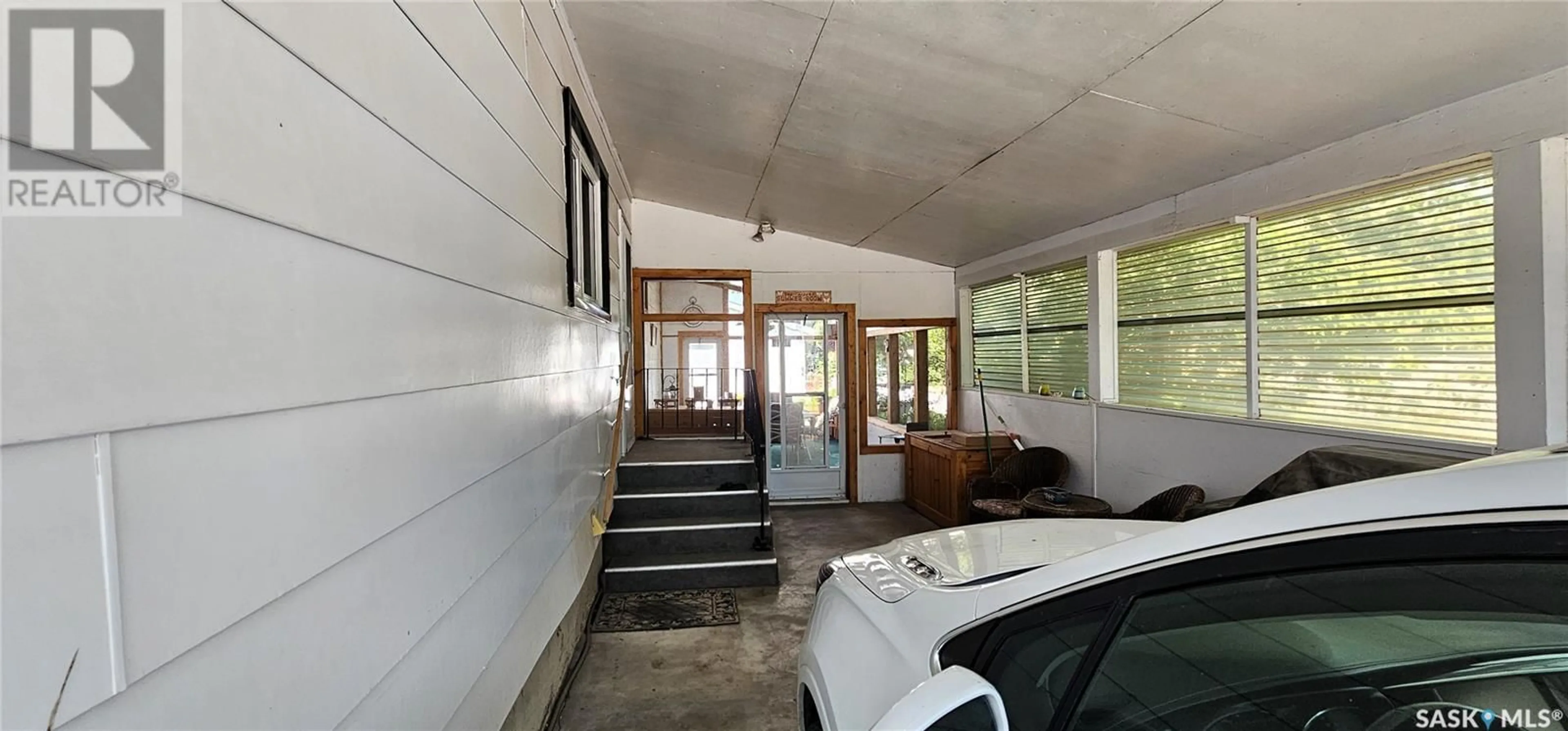 Indoor foyer for 1511 98TH STREET, Tisdale Saskatchewan S0E1T0