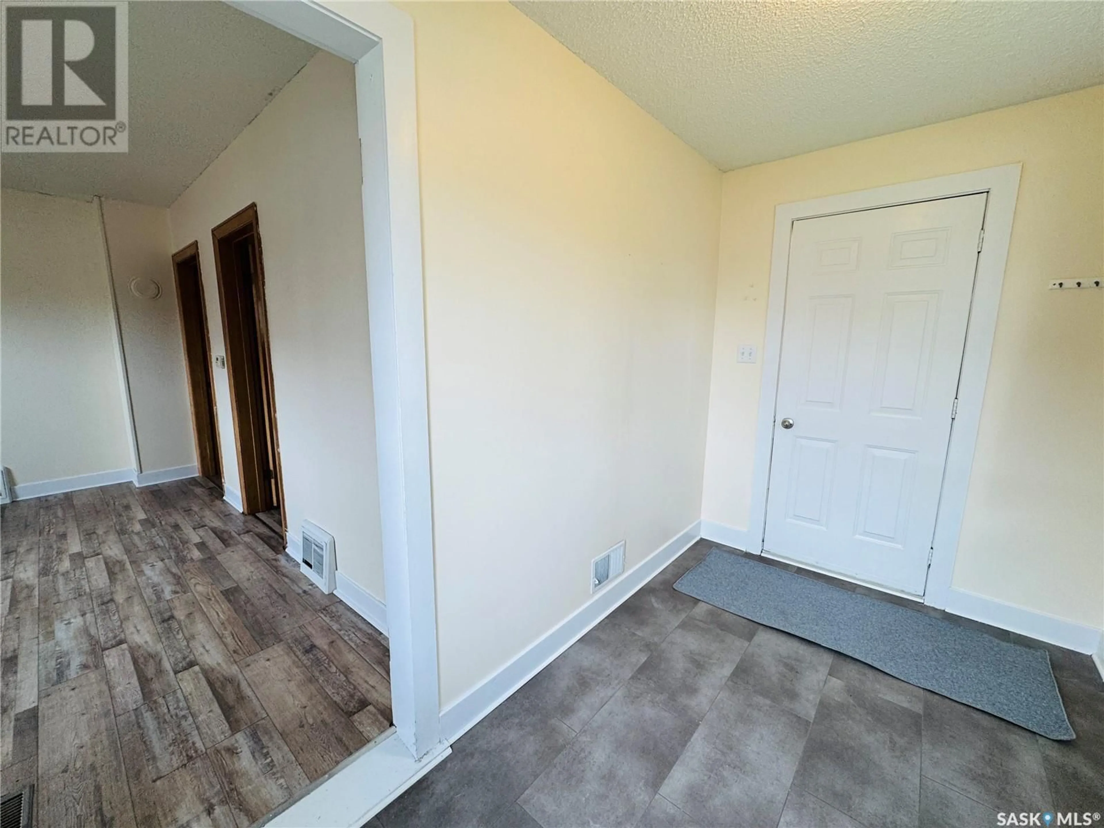 A pic of a room for 330 3RD AVENUE, Biggar Saskatchewan S0K0M0