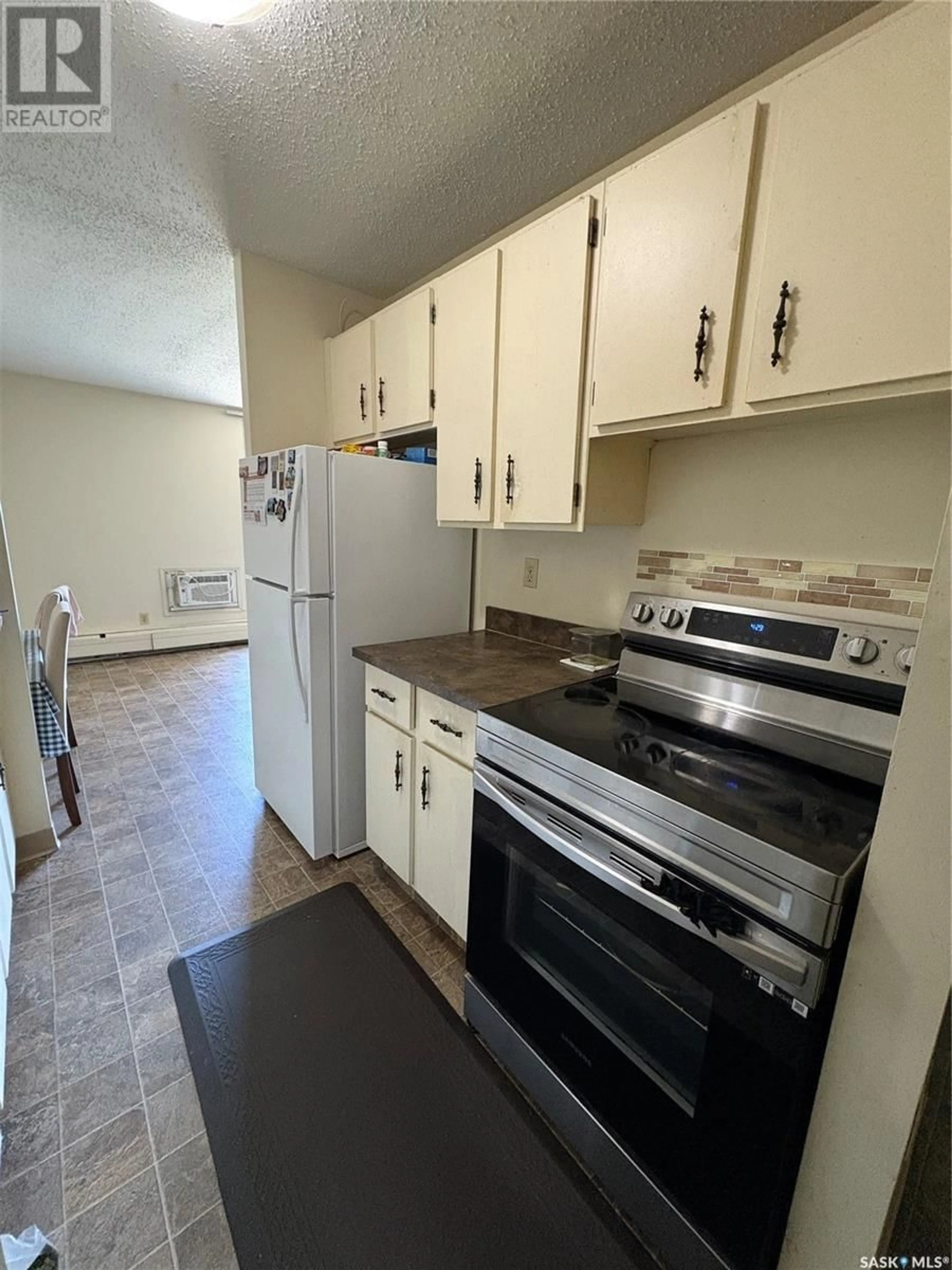 Standard kitchen, unknown for 27 - 41 CENTENNIAL STREET, Regina Saskatchewan S4S6P8