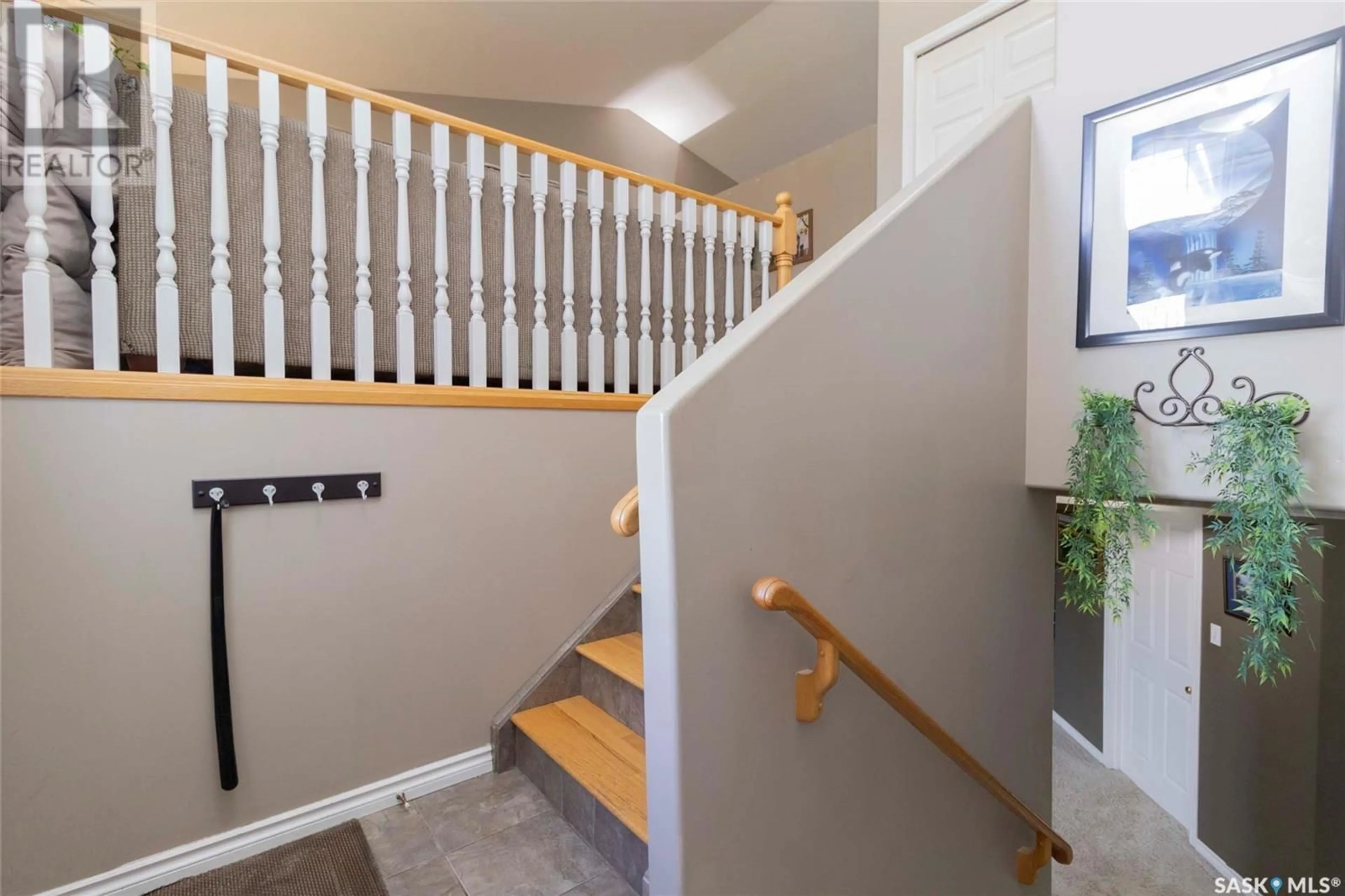 Stairs for 701 SLATER CRESCENT, Martensville Saskatchewan S0K2T0