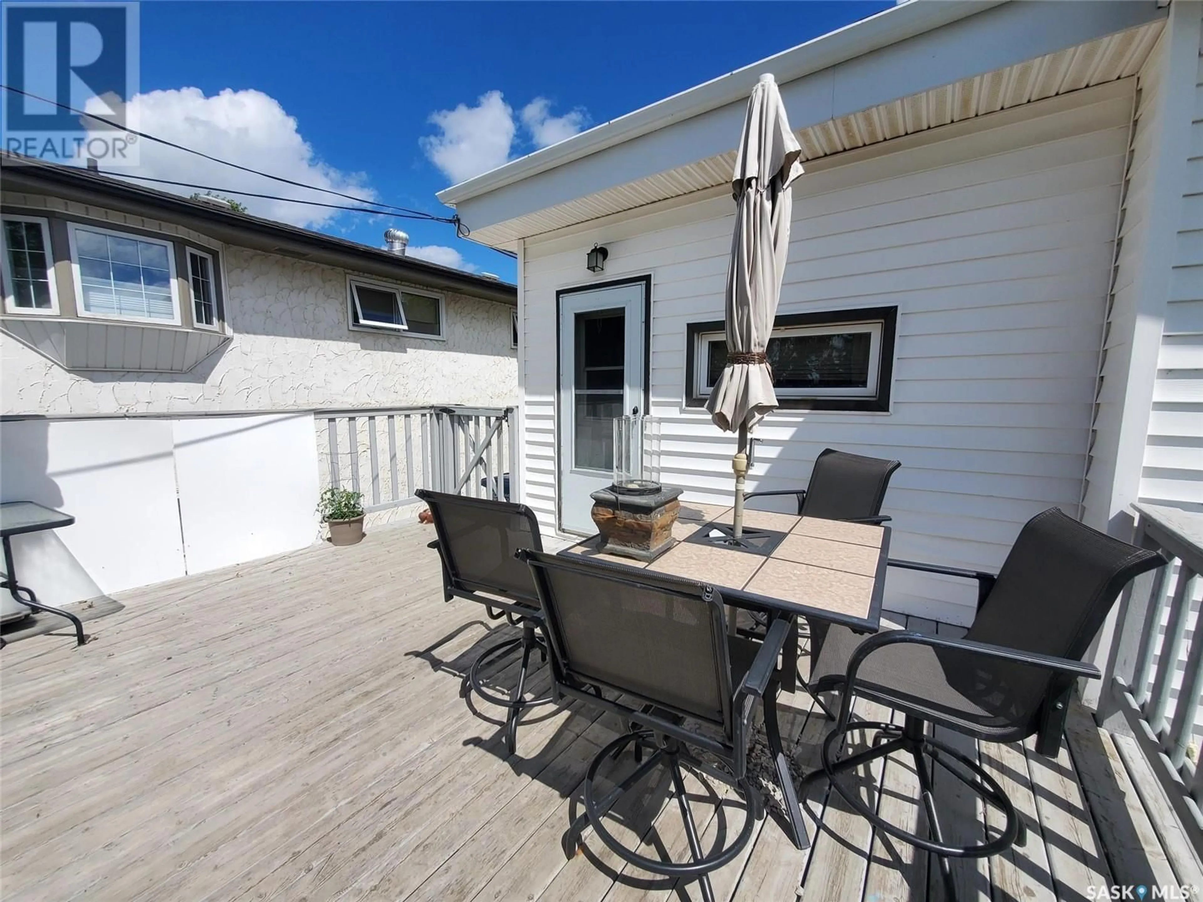 Patio, street for 902 FRANCIS STREET, Grenfell Saskatchewan S0G2B0