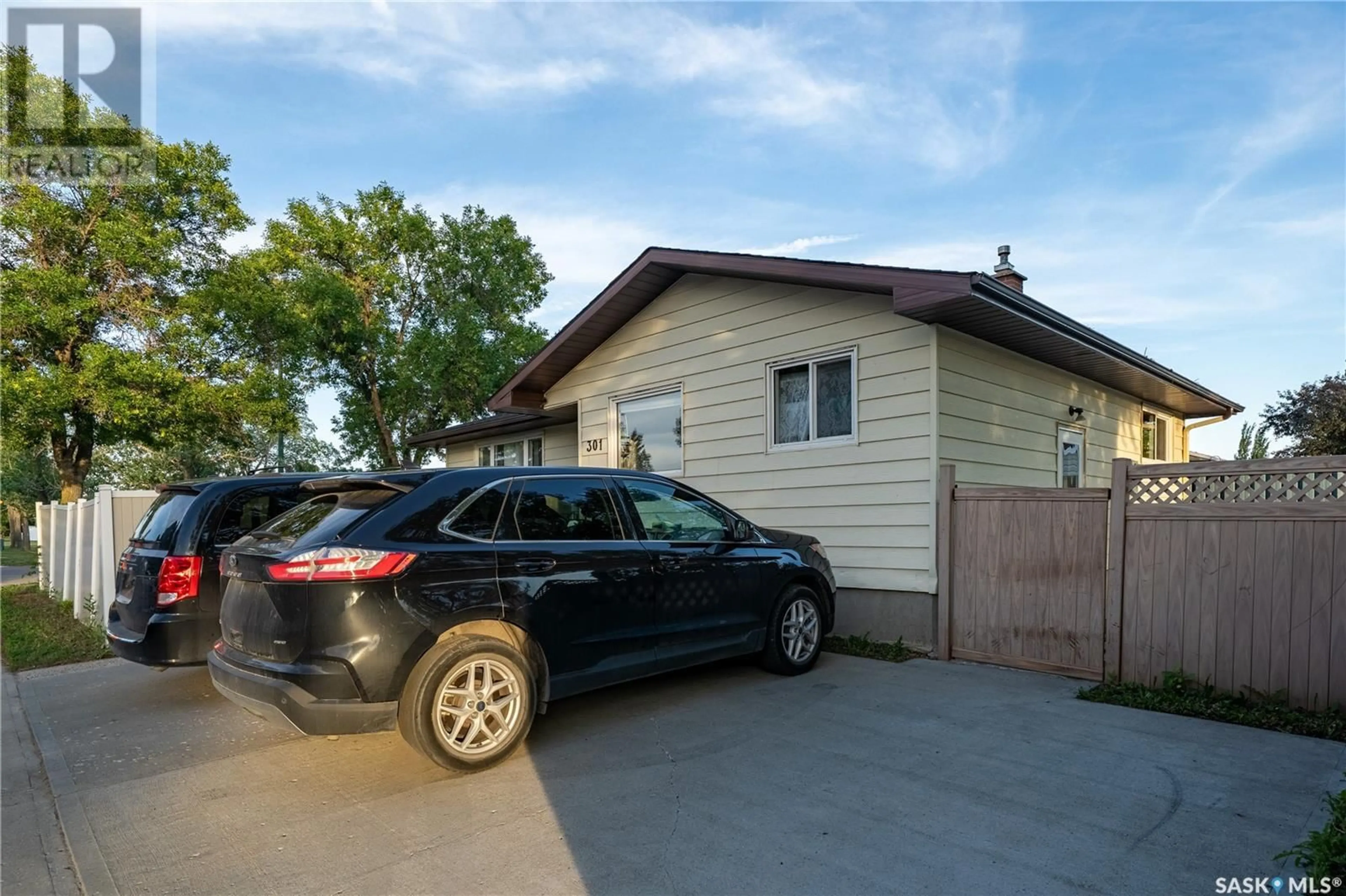 Unknown for 301 MIKKELSON DRIVE, Regina Saskatchewan S4T6E1