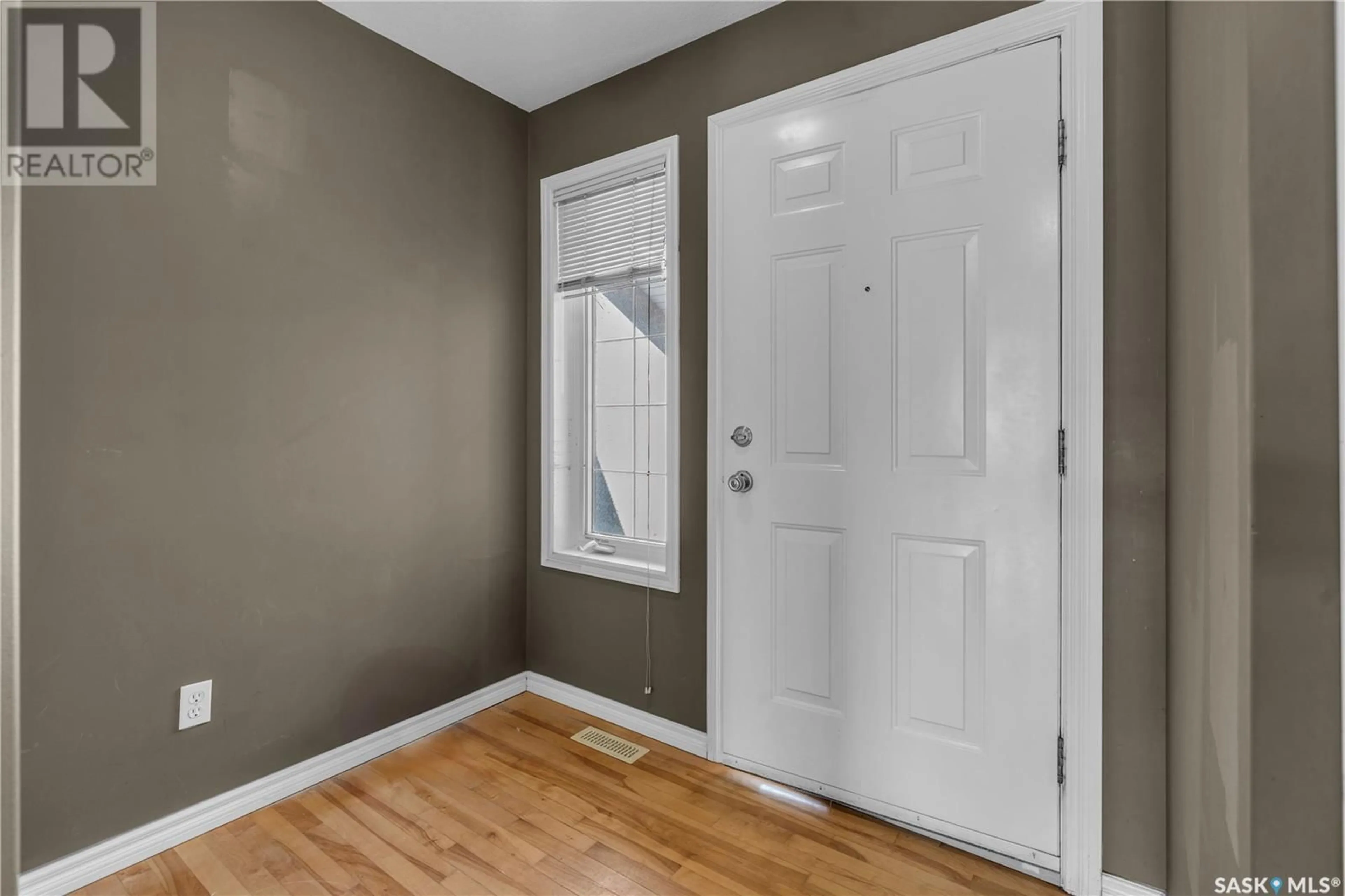 Indoor entryway for 127 - 28 BANYAN CRESCENT, Saskatoon Saskatchewan S7V1G5