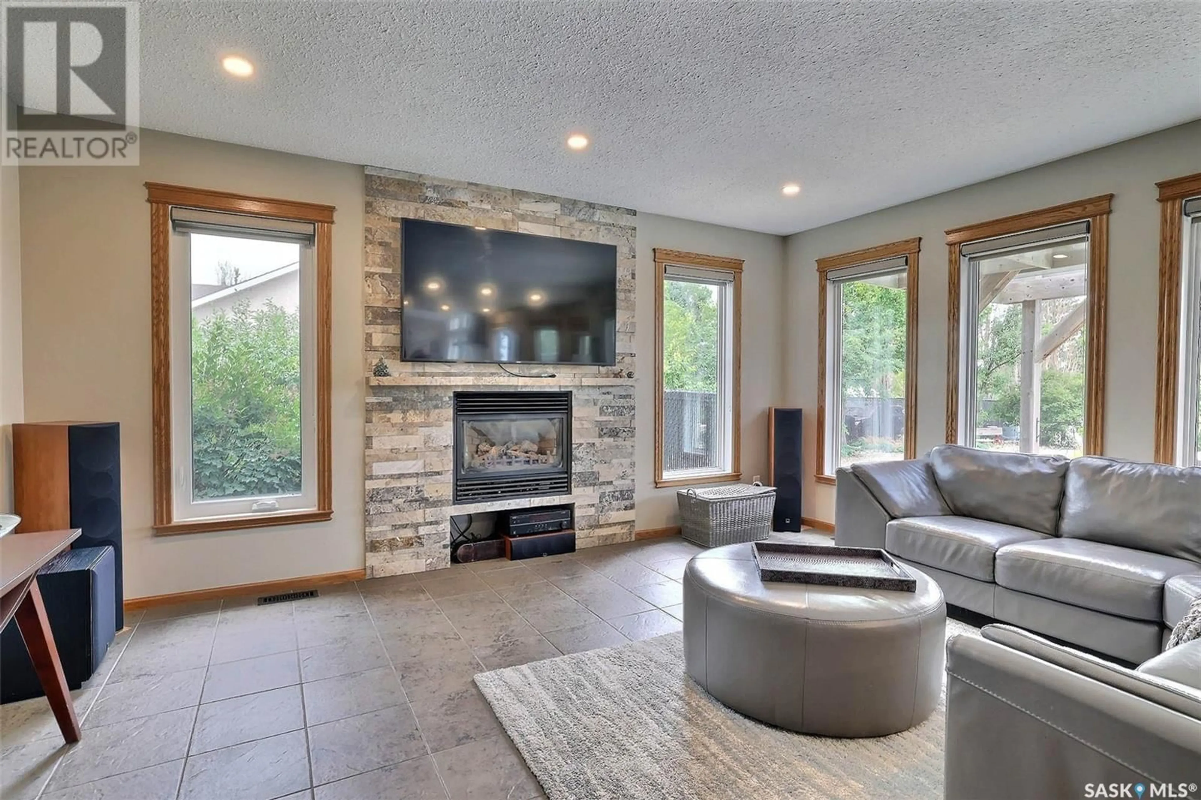 Living room with furniture, unknown for 1 PALMER CRESCENT, Edenwold Rm No. 158 Saskatchewan S4L1A3