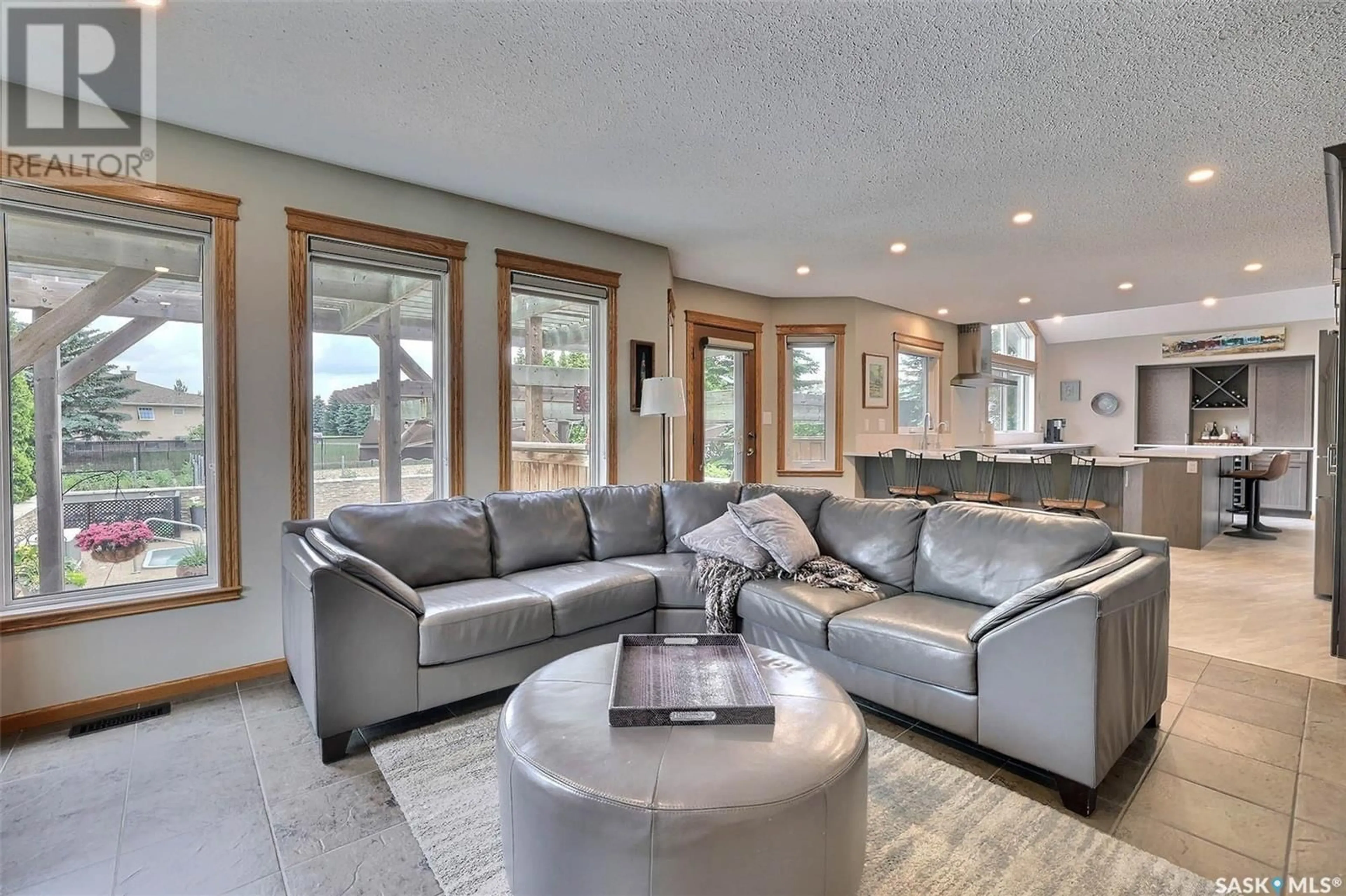 Living room with furniture, unknown for 1 PALMER CRESCENT, Edenwold Rm No. 158 Saskatchewan S4L1A3