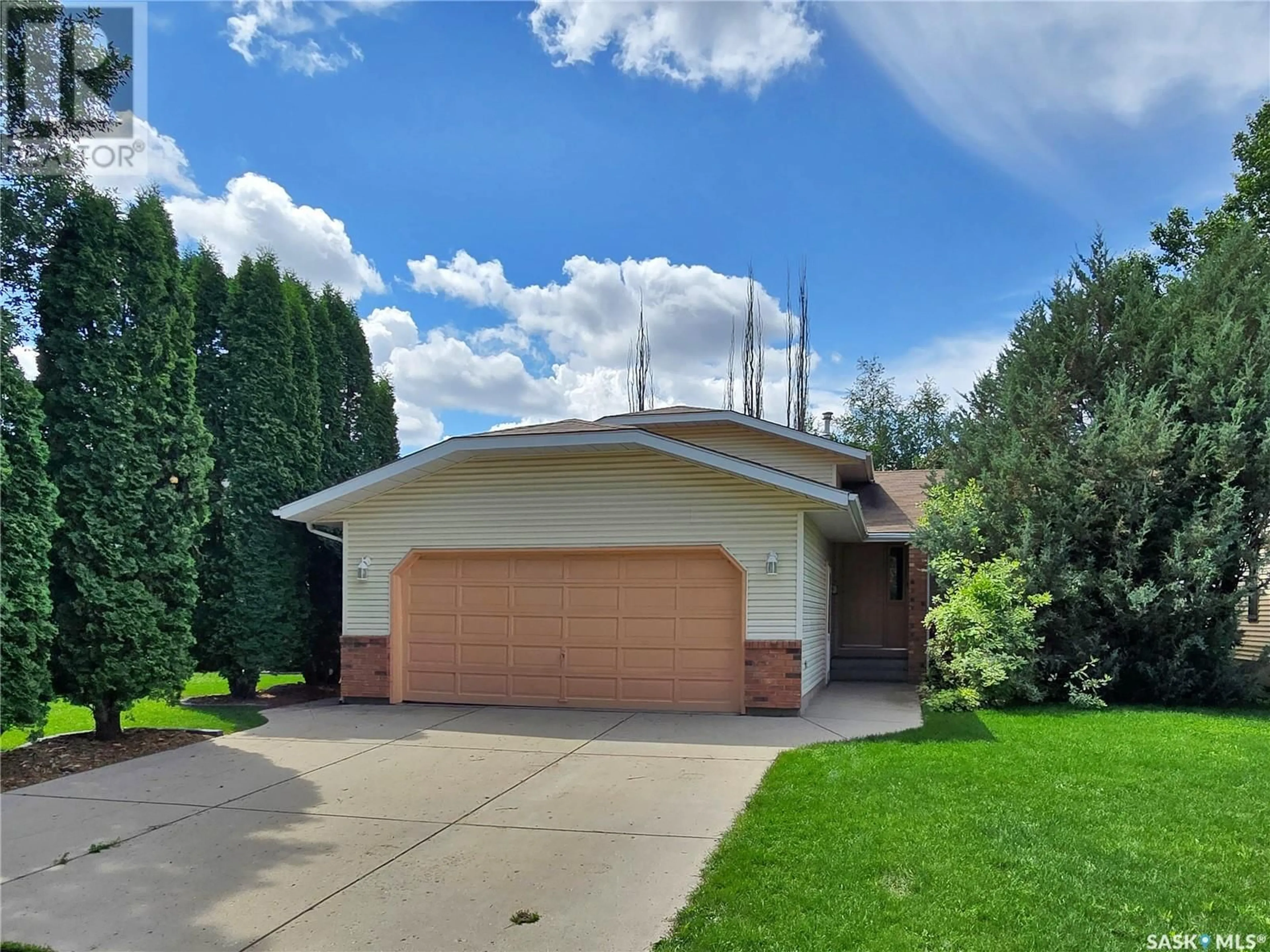 Home with vinyl exterior material, street for 142 COWLEY ROAD, Saskatoon Saskatchewan S7N3Z6