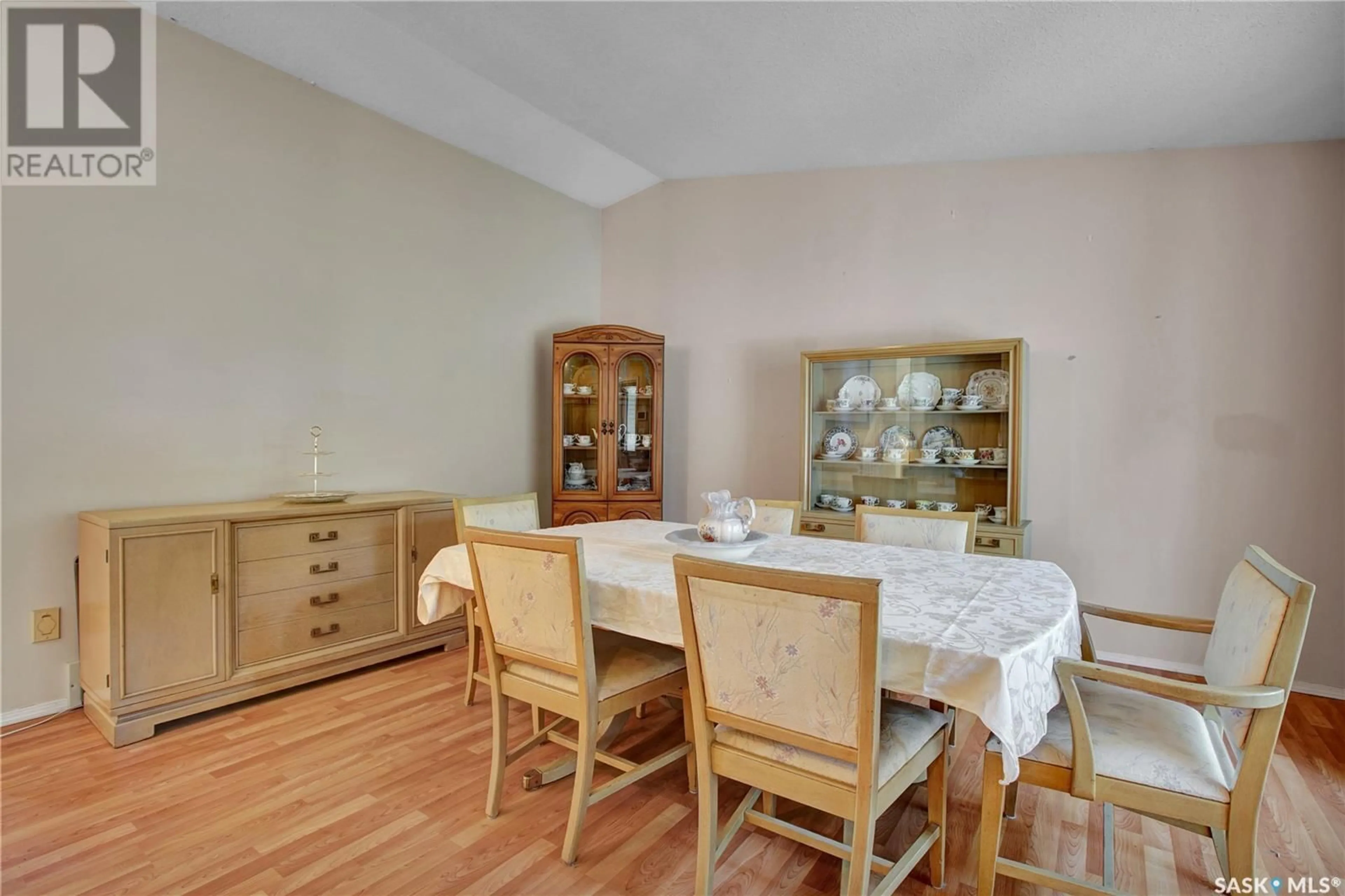 Dining room, wood/laminate floor for 142 COWLEY ROAD, Saskatoon Saskatchewan S7N3Z6