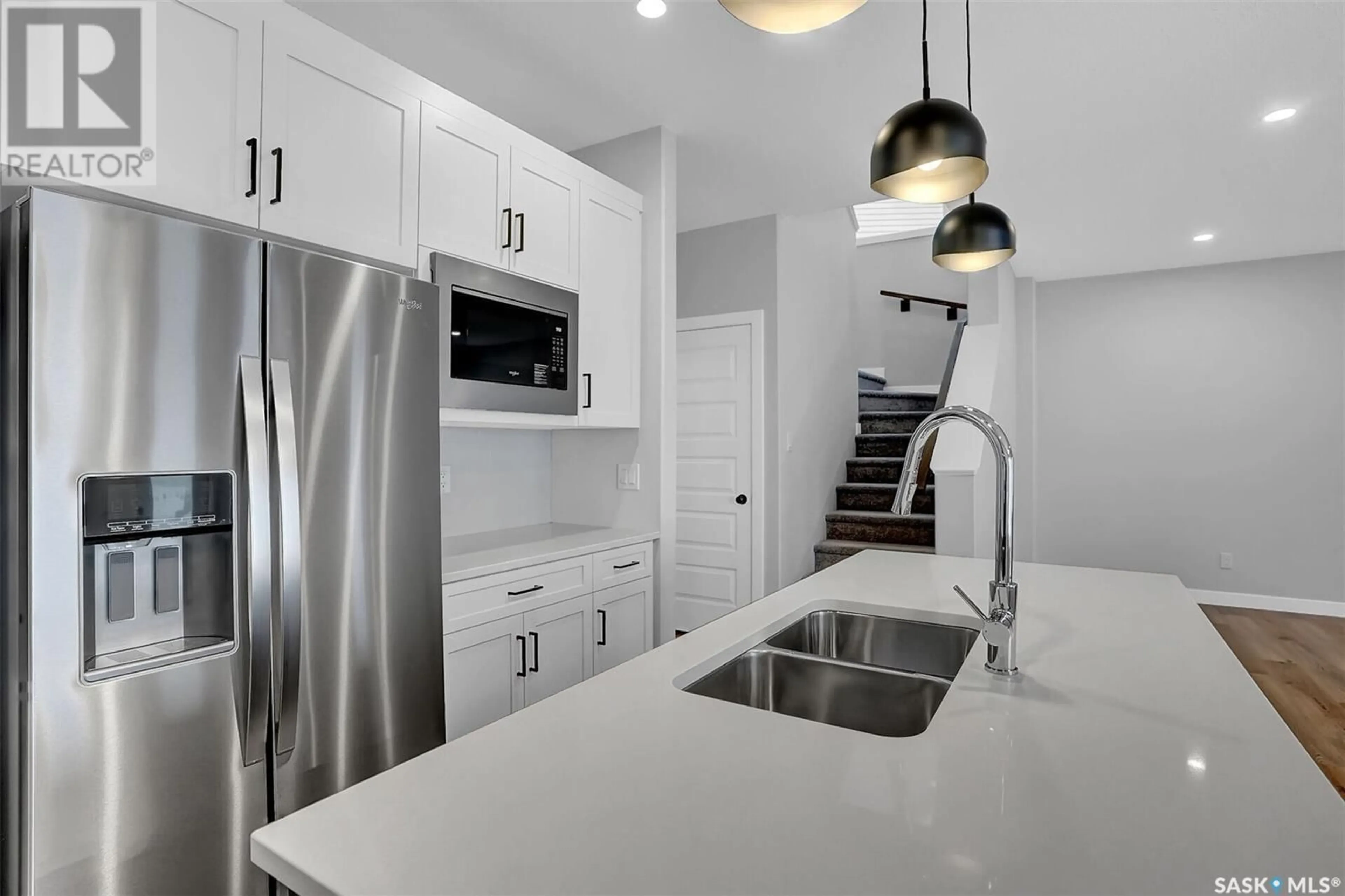 Contemporary kitchen, unknown for 106 KATZ AVENUE, Saskatoon Saskatchewan S7V1S9