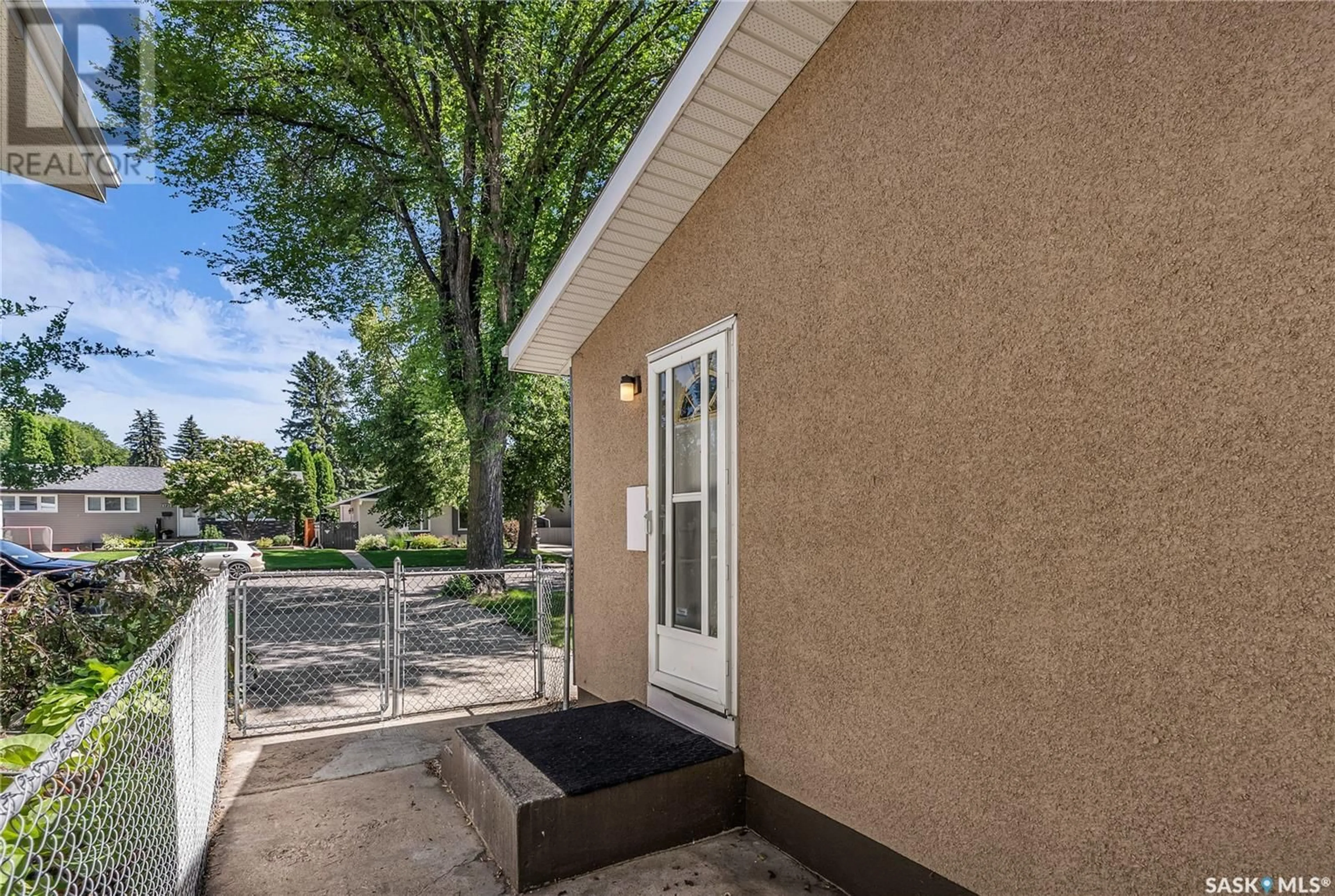 Patio, street for 1726 CAMERON AVENUE, Saskatoon Saskatchewan S7H3N3