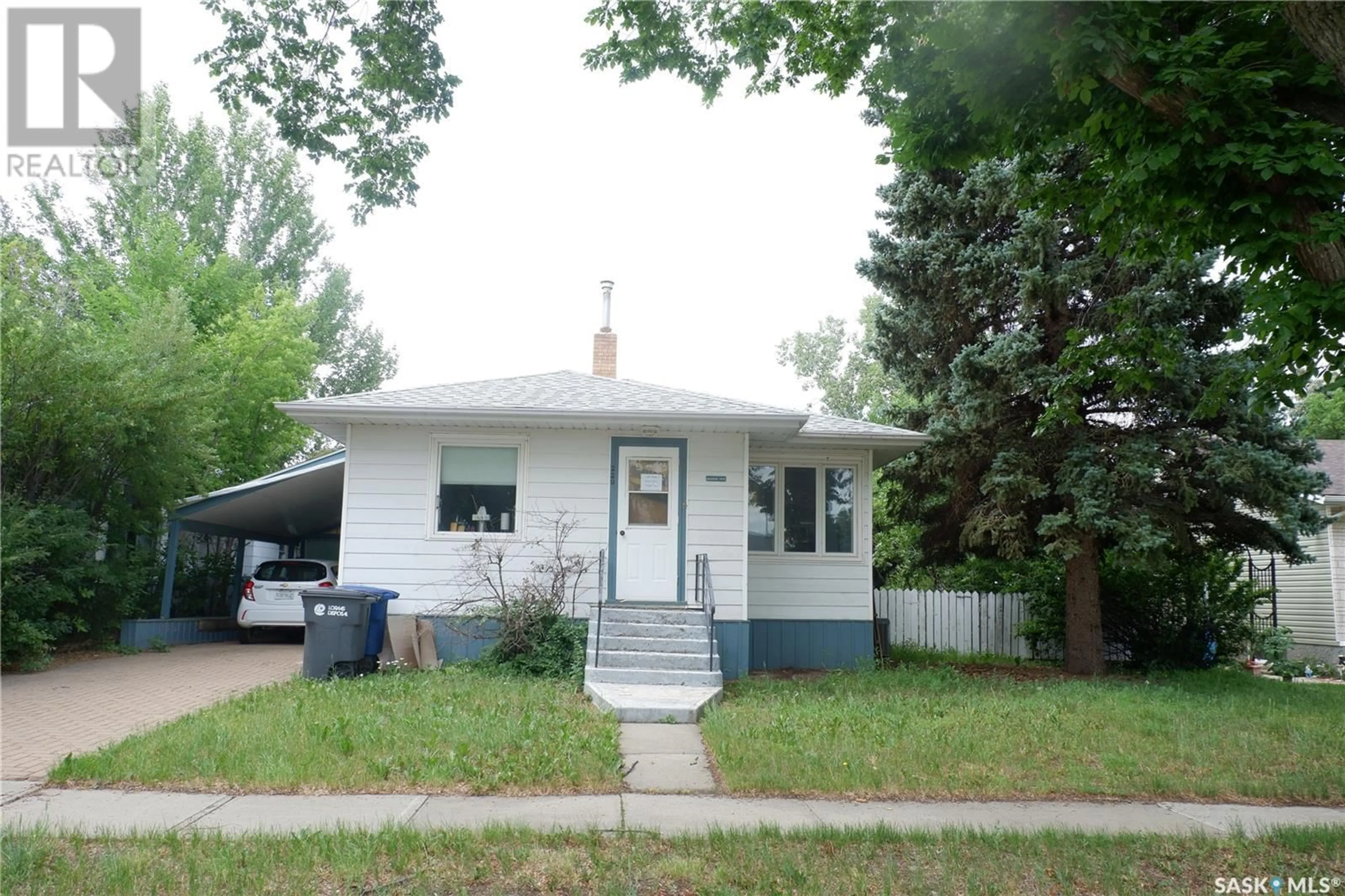 Home with vinyl exterior material, street for 220 6TH AVENUE, Assiniboia Saskatchewan S0H0B0