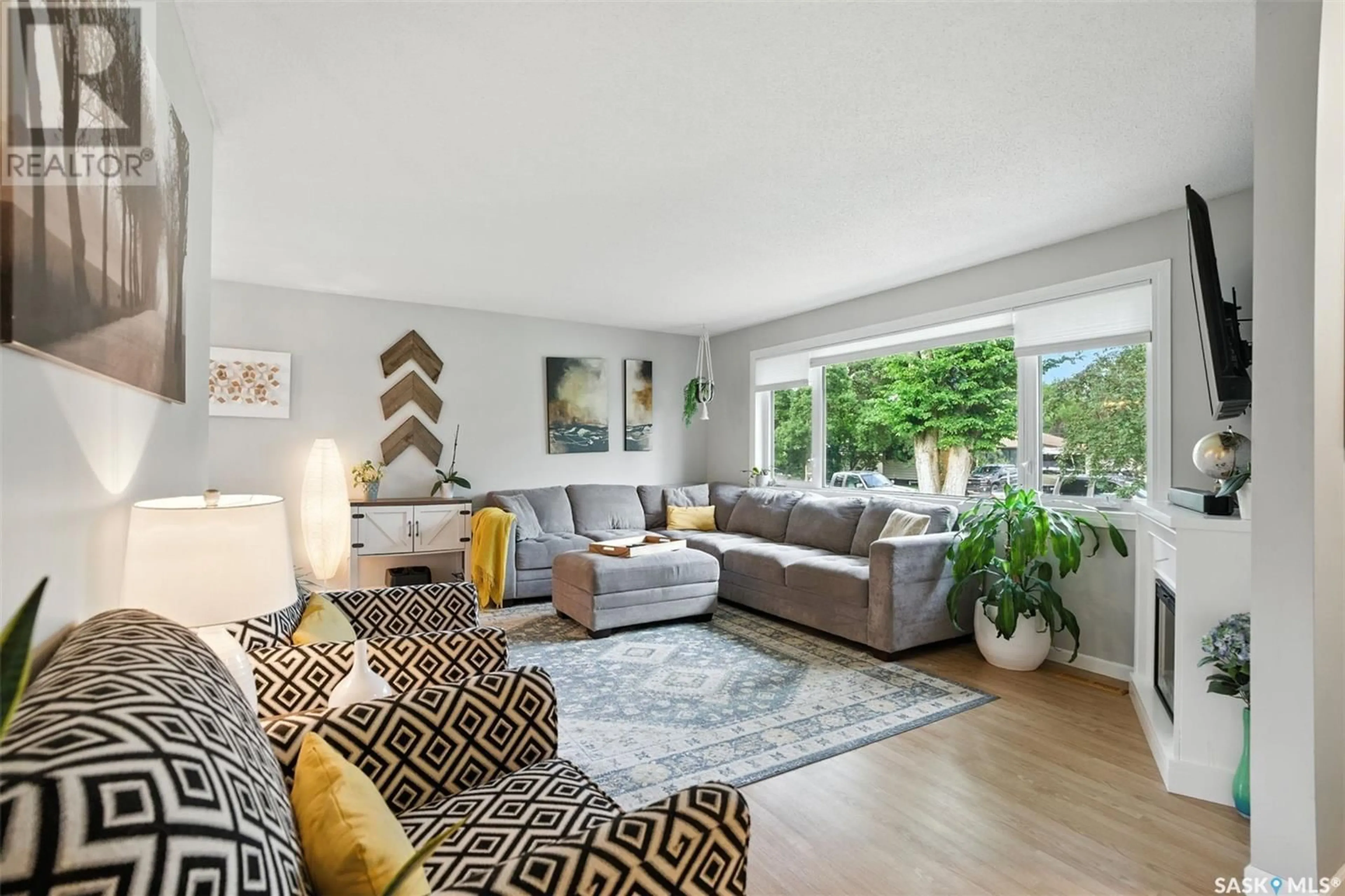 Living room with furniture, unknown for 2804 MACEACHERN AVENUE, Saskatoon Saskatchewan S7J1B5
