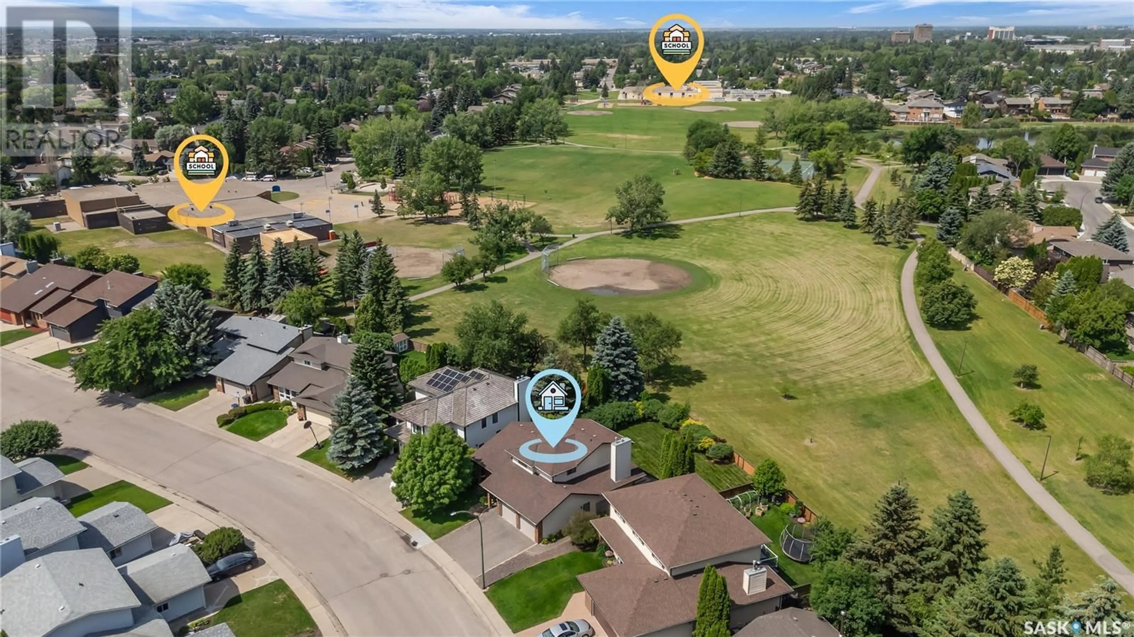 A pic from outside/outdoor area/front of a property/back of a property/a pic from drone, unknown for 314 WHITEWOOD ROAD, Saskatoon Saskatchewan S7J4L8