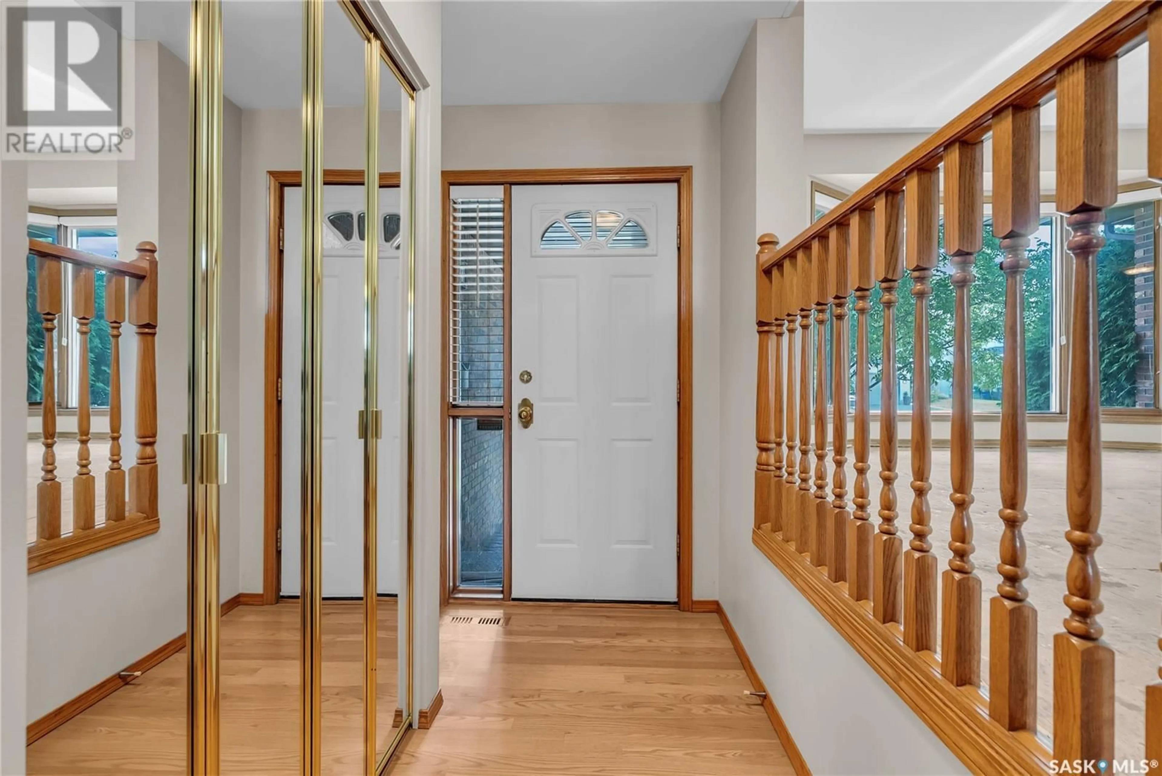 Indoor foyer for 314 WHITEWOOD ROAD, Saskatoon Saskatchewan S7J4L8
