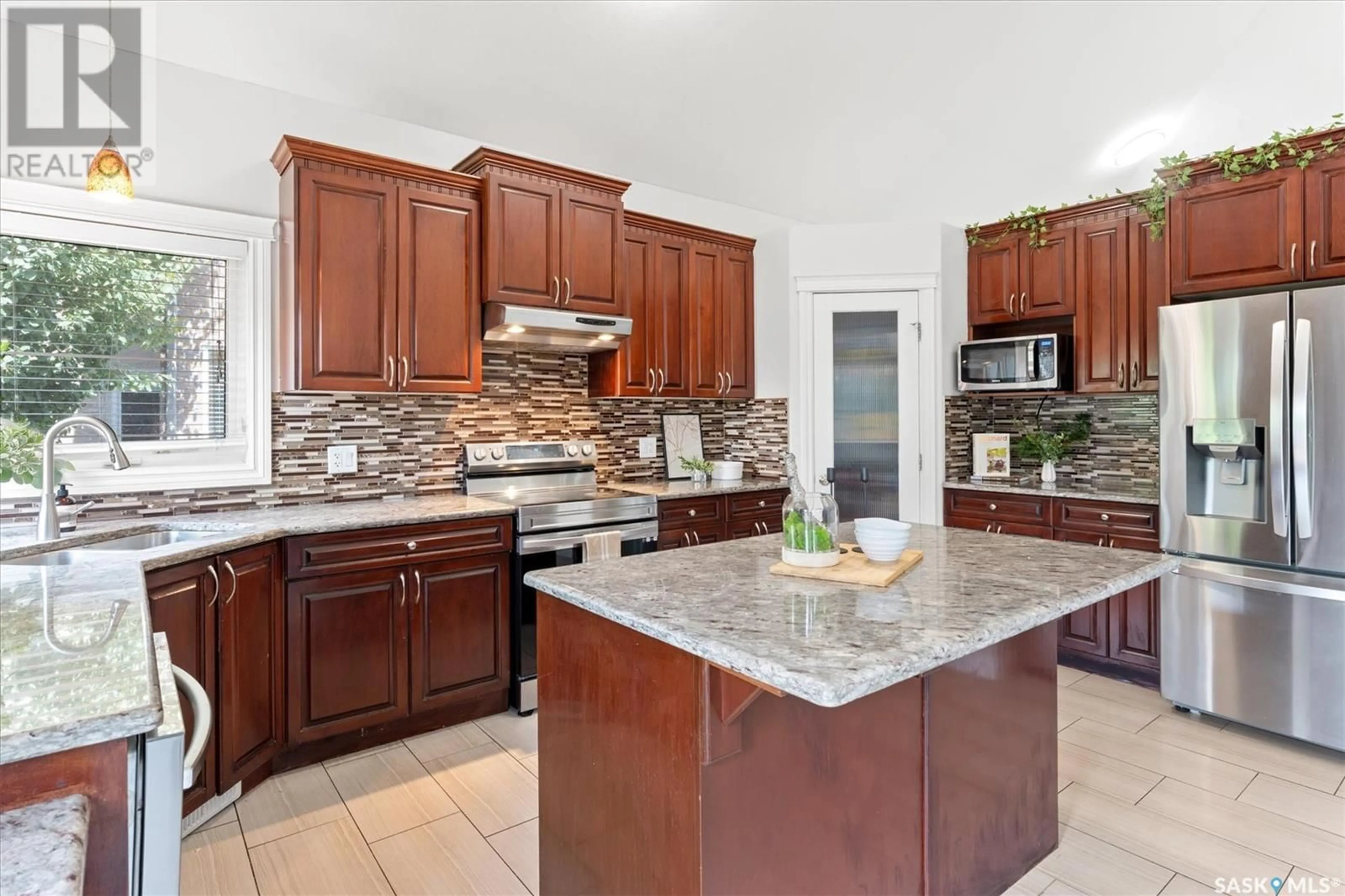 Open concept kitchen, ceramic/tile floor for 206 TRIMBLE LANE, Saskatoon Saskatchewan S7W0C9