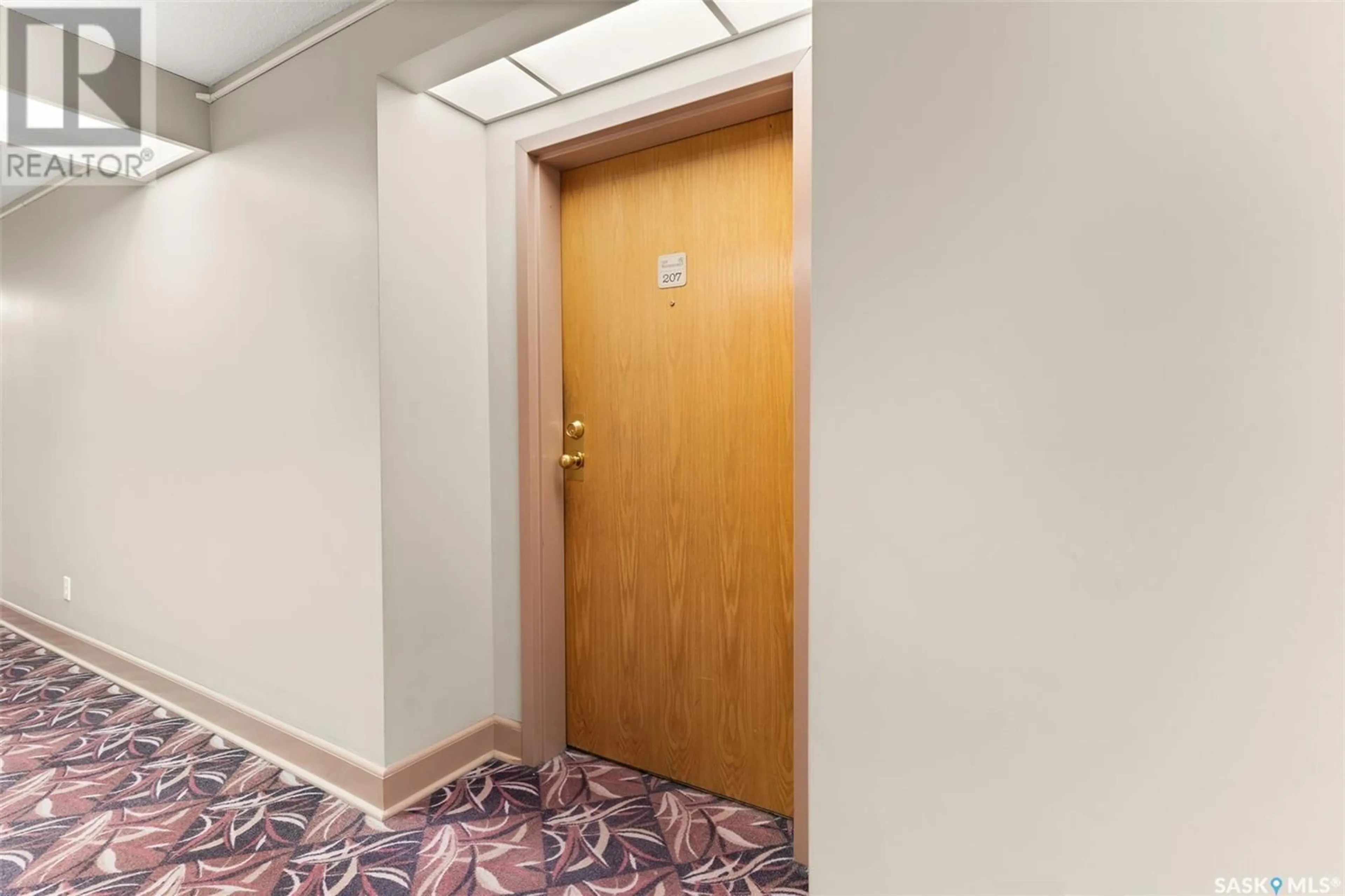 Indoor foyer for 207 - 2242 CORNWALL STREET, Regina Saskatchewan S4P2K9