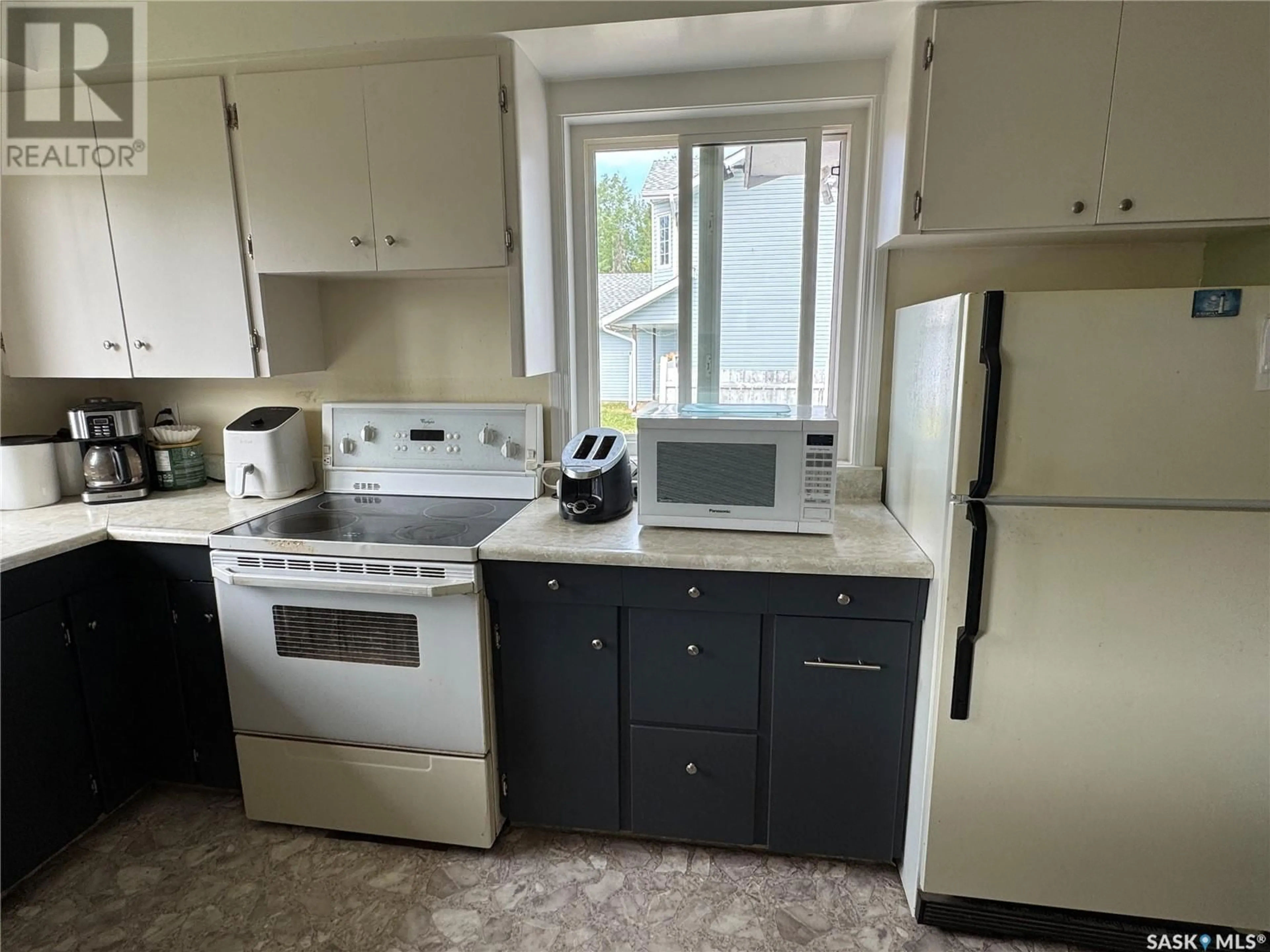 Standard kitchen, unknown for 127 VENESSA DRIVE, Air Ronge Saskatchewan S0J3G0