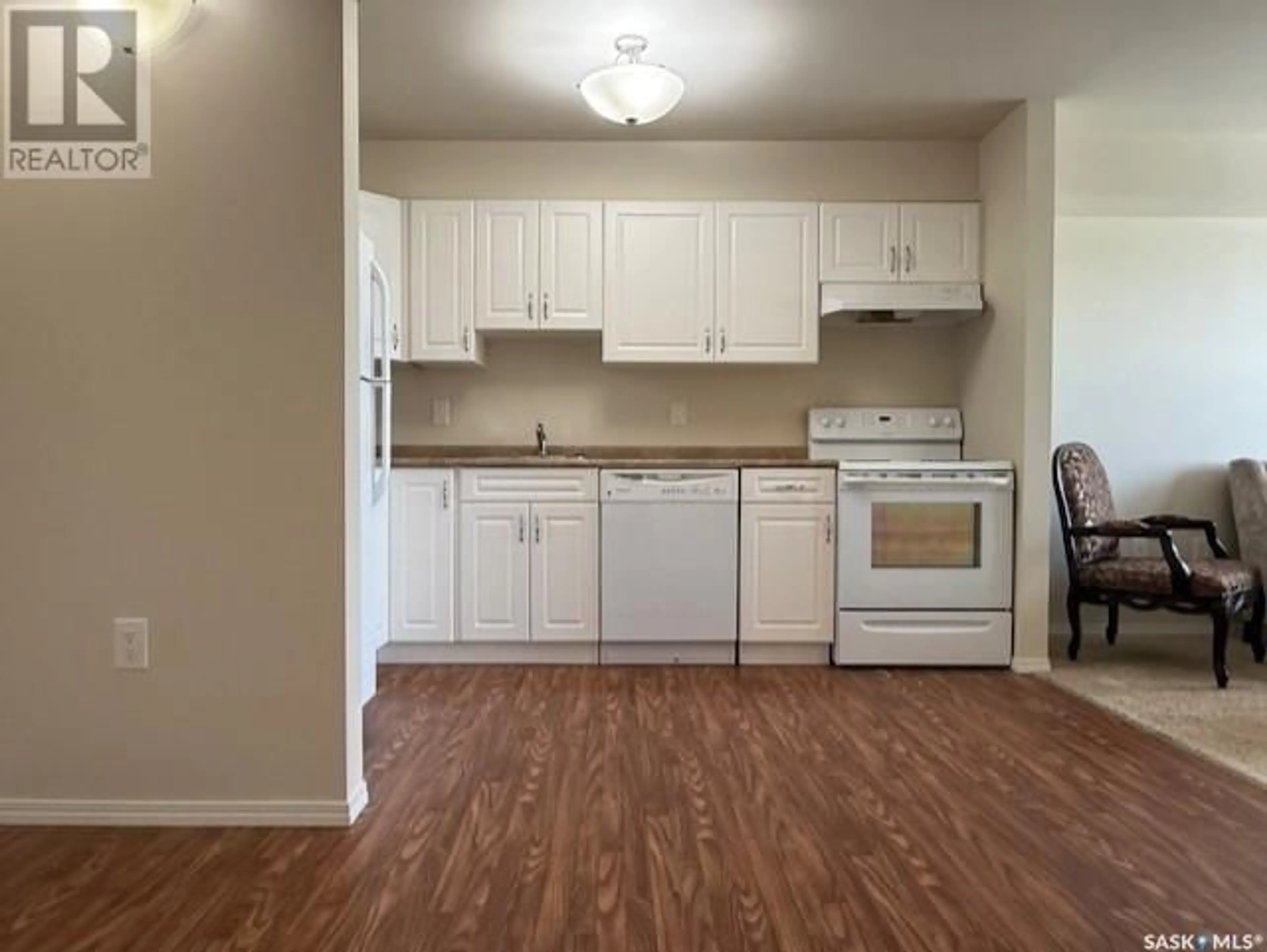 Standard kitchen, wood/laminate floor for E - 418 680 7TH AVENUE, Melville Saskatchewan S0A2P1