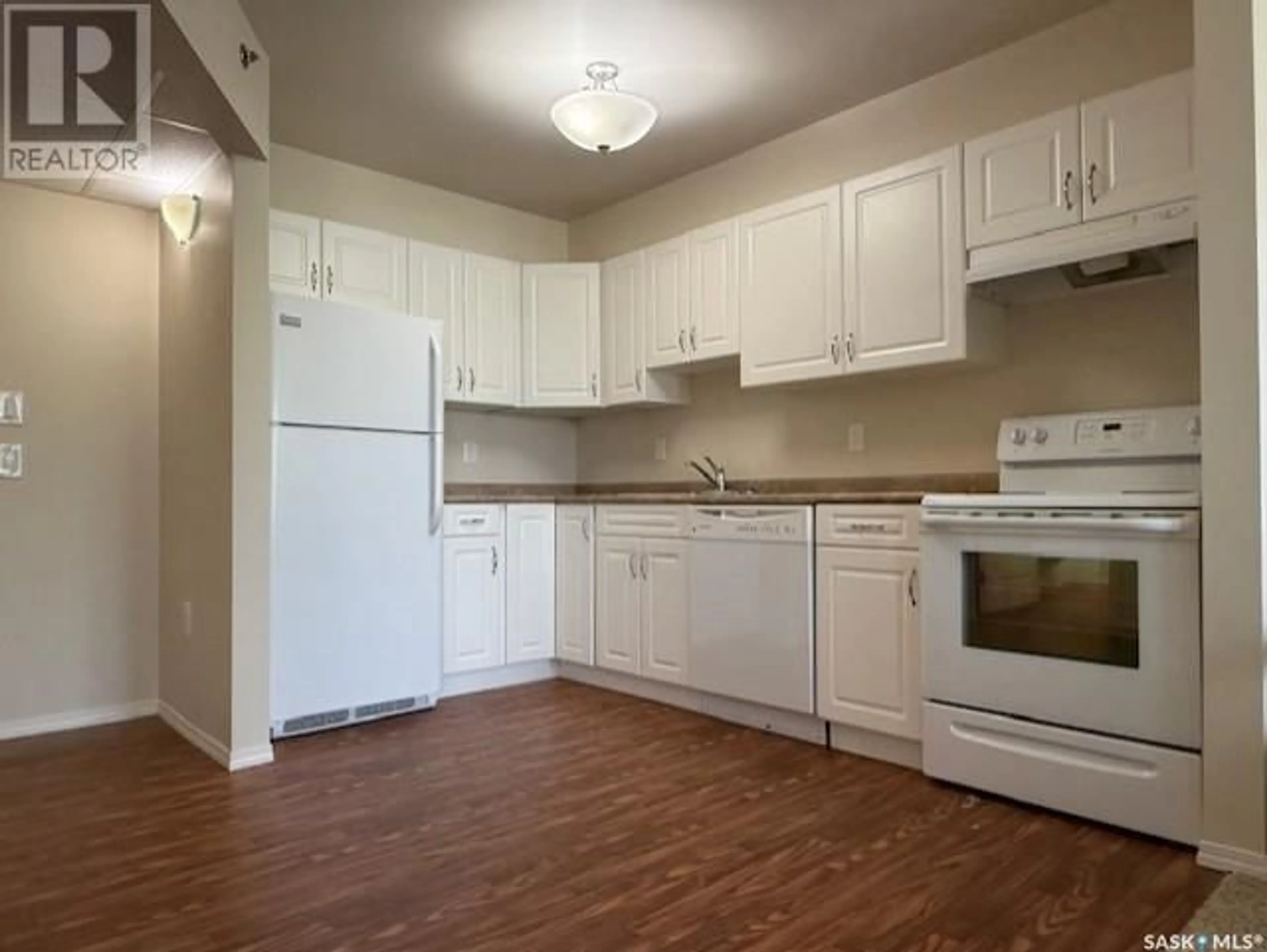 Standard kitchen, unknown for E - 418 680 7TH AVENUE, Melville Saskatchewan S0A2P1