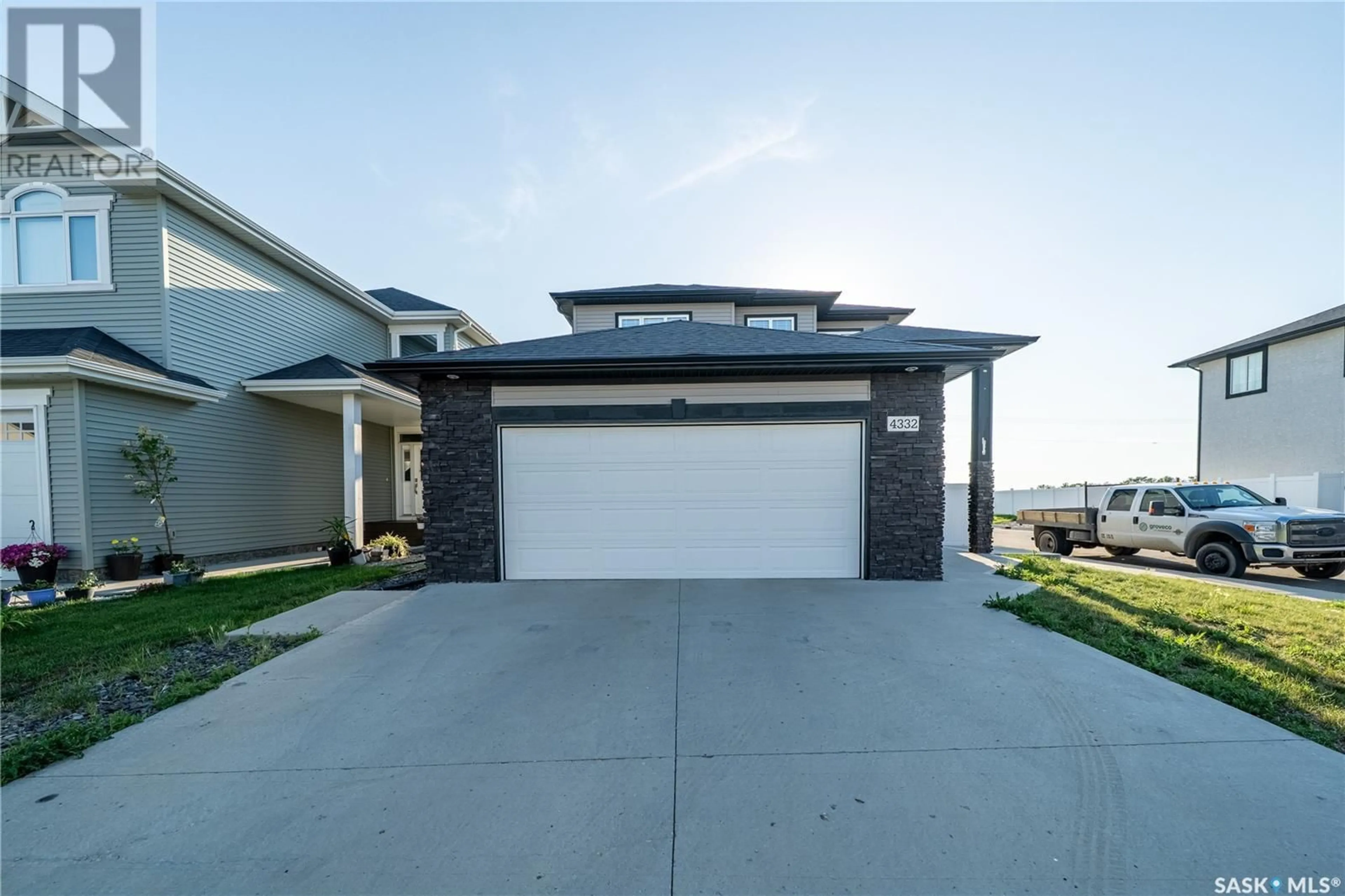 Indoor garage for 4332 DELHAYE WAY, Regina Saskatchewan S4W0P8