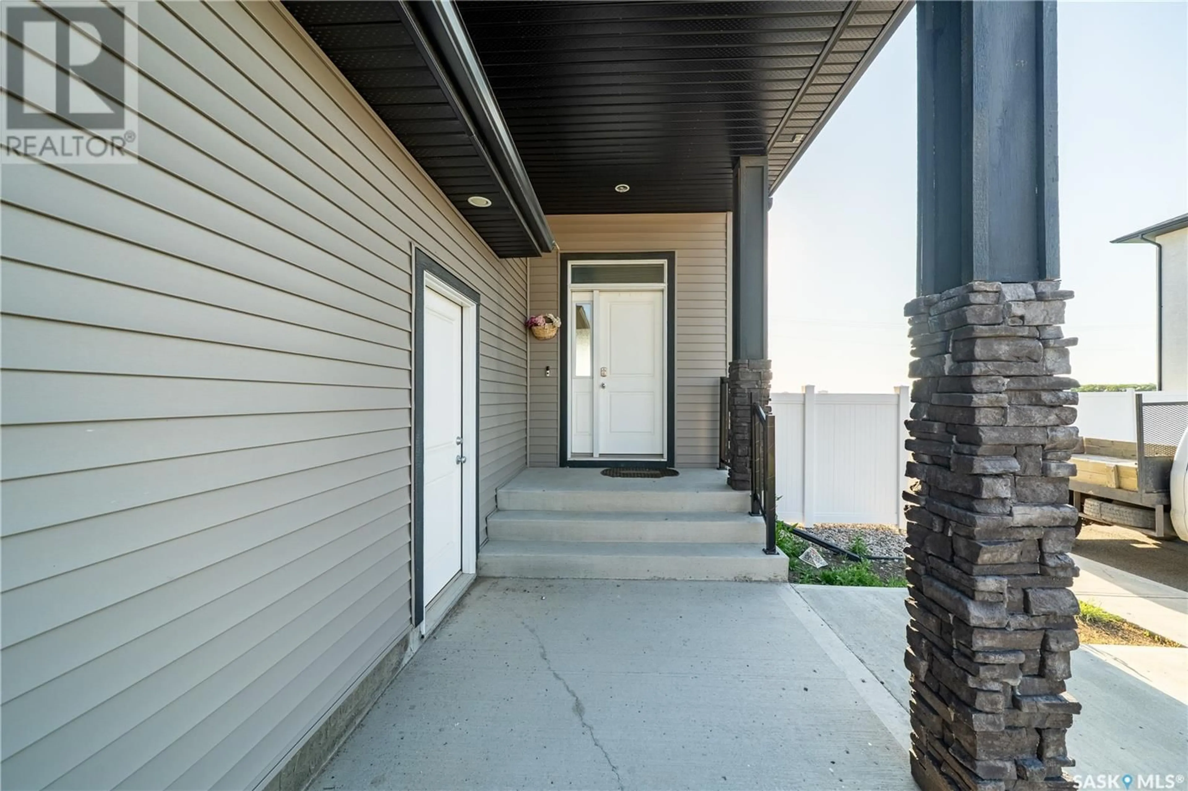 Indoor entryway for 4332 DELHAYE WAY, Regina Saskatchewan S4W0P8