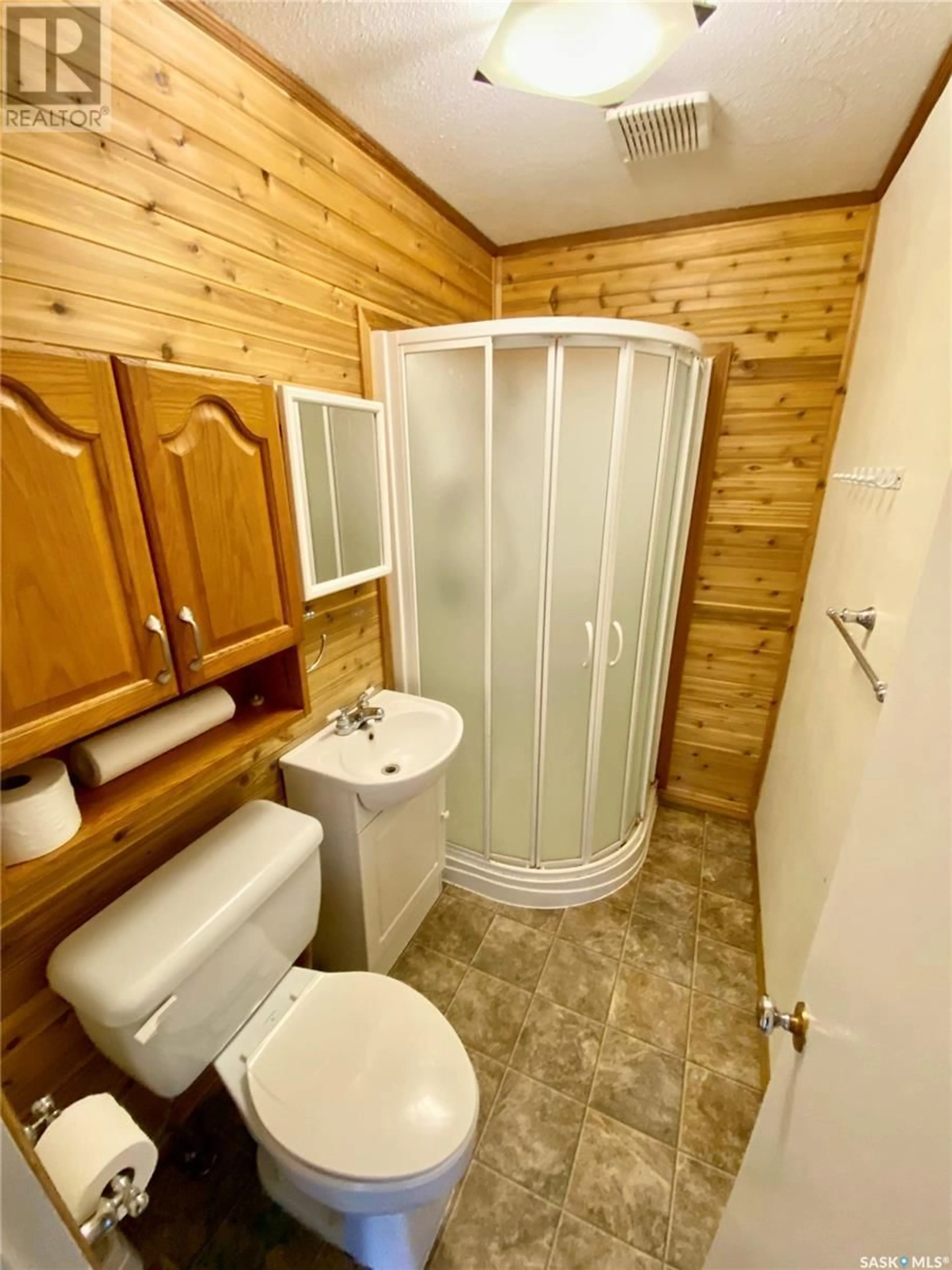 Standard bathroom, unknown for 106 MAIN STREET, Midale Saskatchewan S0C1S0