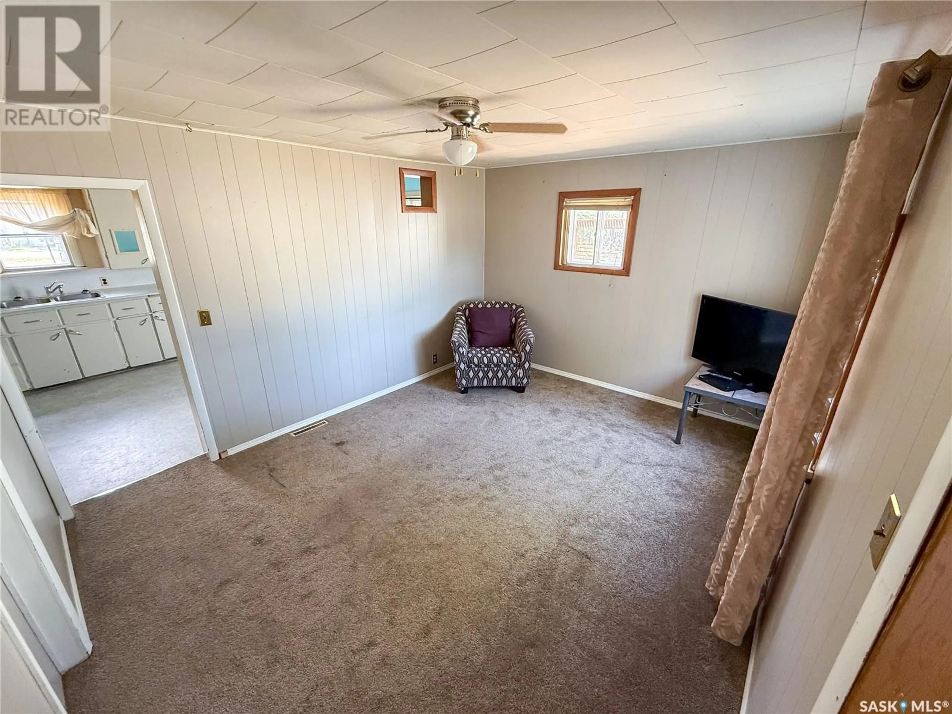 A pic of a room for 6266 QUEENS AVENUE, Gull Lake Saskatchewan S0N1A0