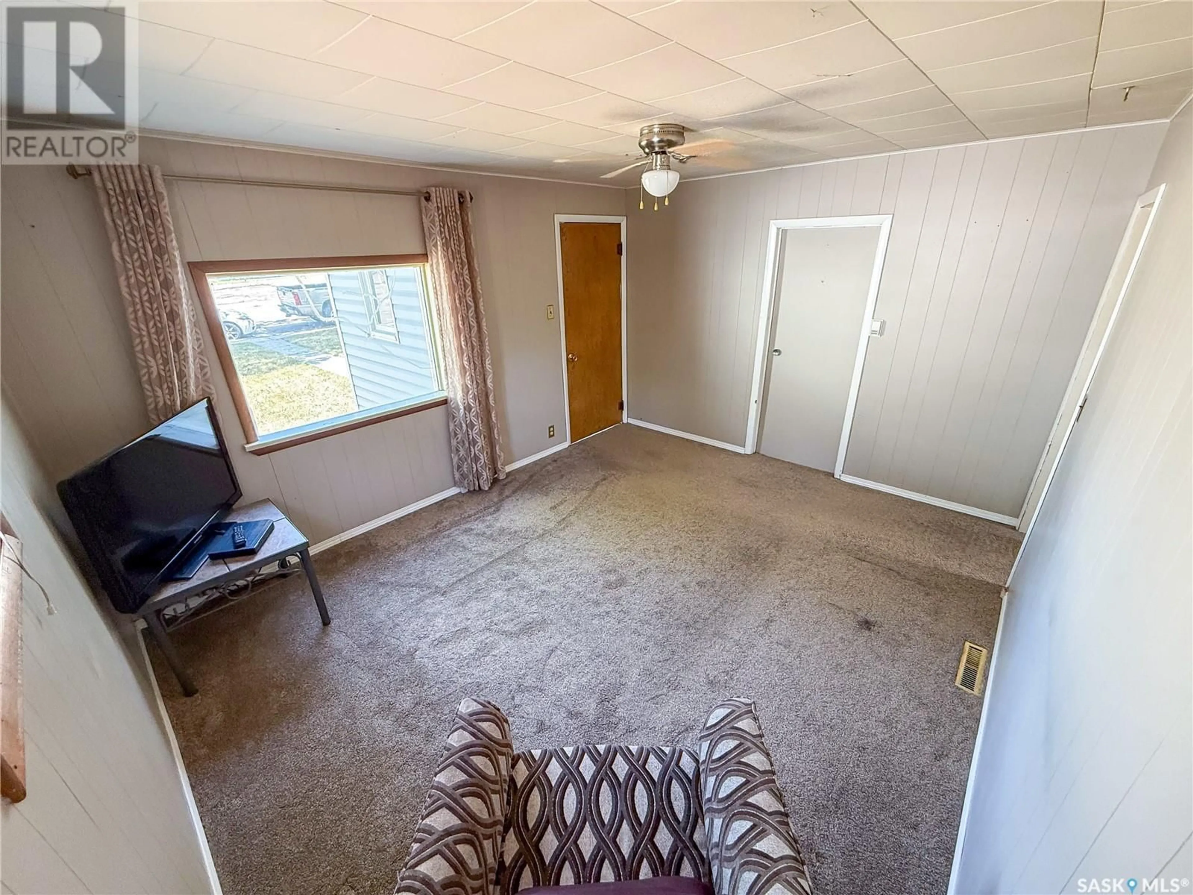 A pic of a room for 6266 QUEENS AVENUE, Gull Lake Saskatchewan S0N1A0
