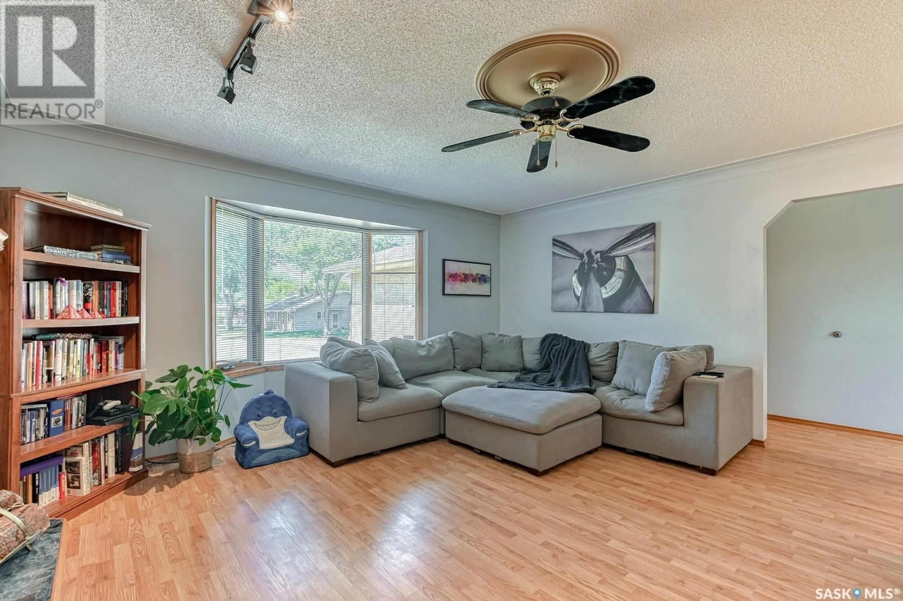 Living room with furniture, unknown for 282 FROOM CRESCENT, Regina Saskatchewan S4N1B7
