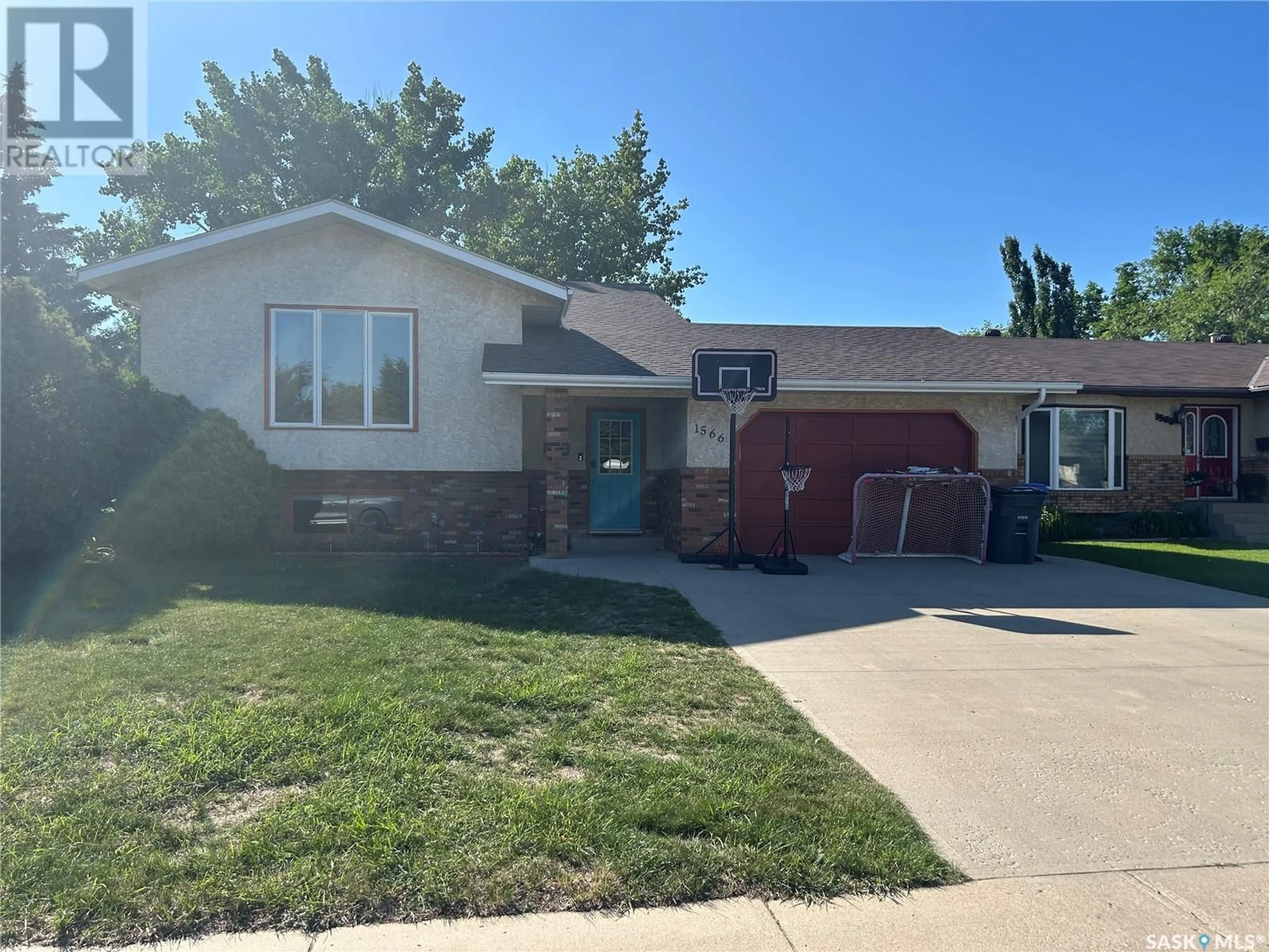 Home with vinyl exterior material, street for 1566 WAHLMEIER DRIVE, Estevan Saskatchewan S4A2M1