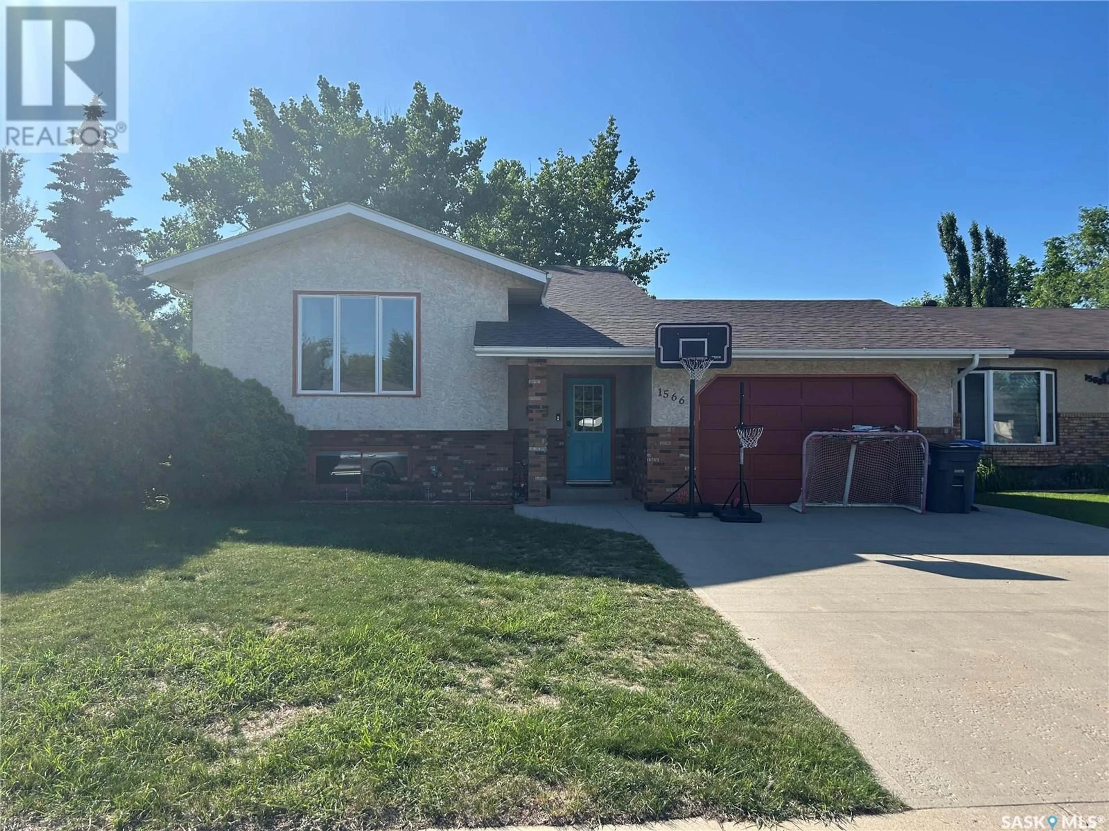 Home with vinyl exterior material, street for 1566 WAHLMEIER DRIVE, Estevan Saskatchewan S4A2M1