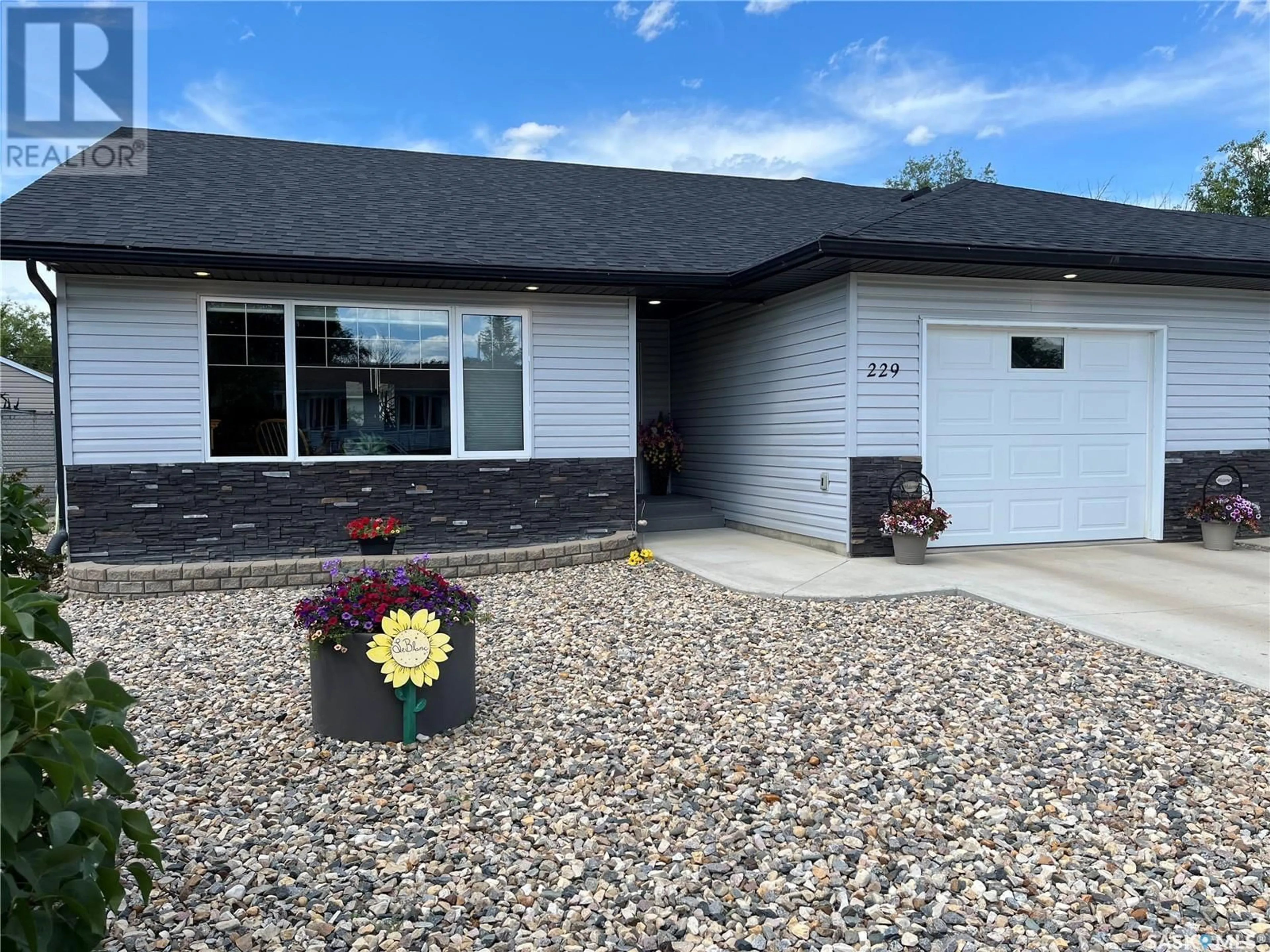 Home with vinyl exterior material, street for 229 5TH AVENUE, Gravelbourg Saskatchewan S0H1X0