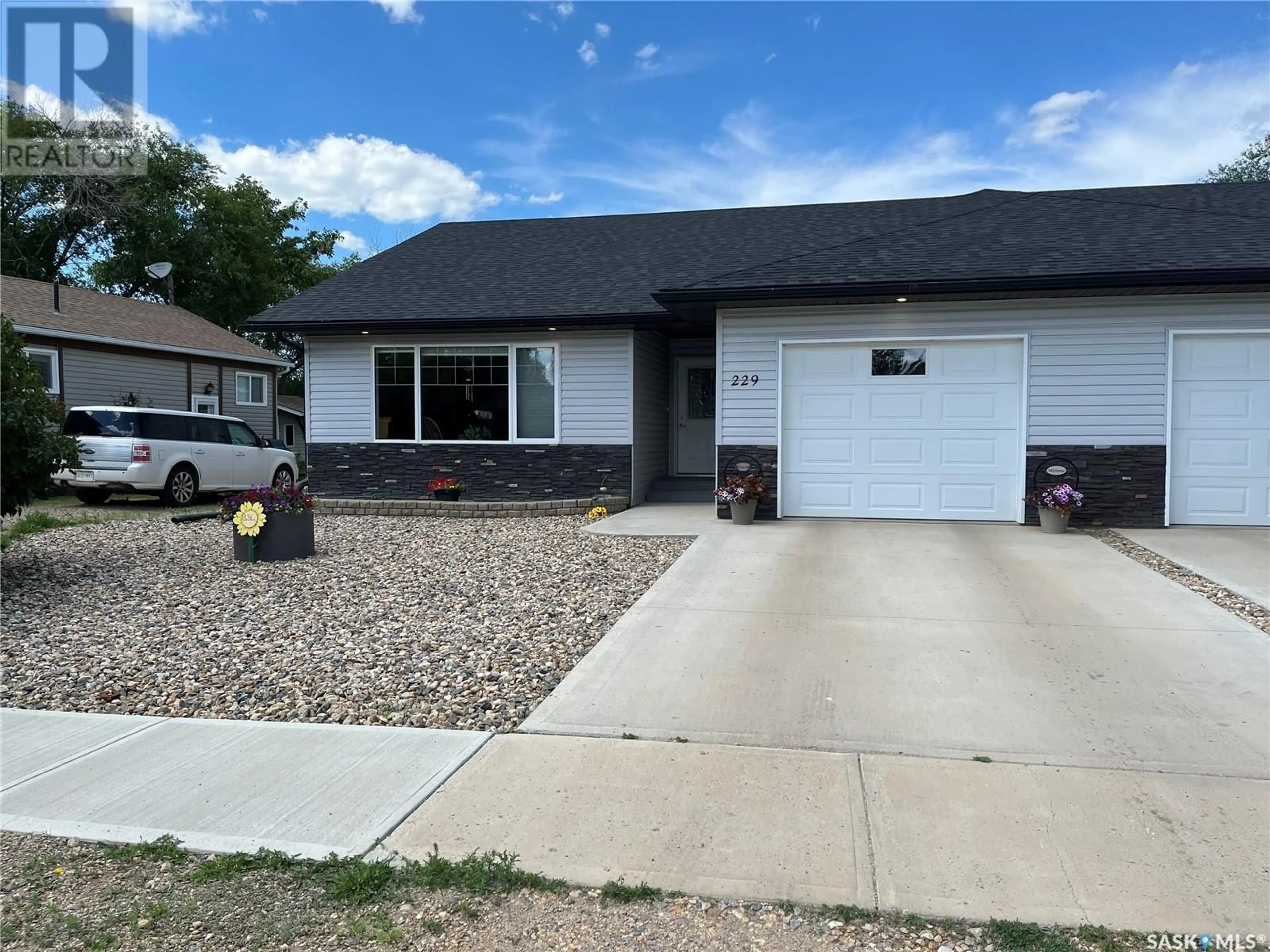Home with vinyl exterior material, street for 229 5TH AVENUE, Gravelbourg Saskatchewan S0H1X0