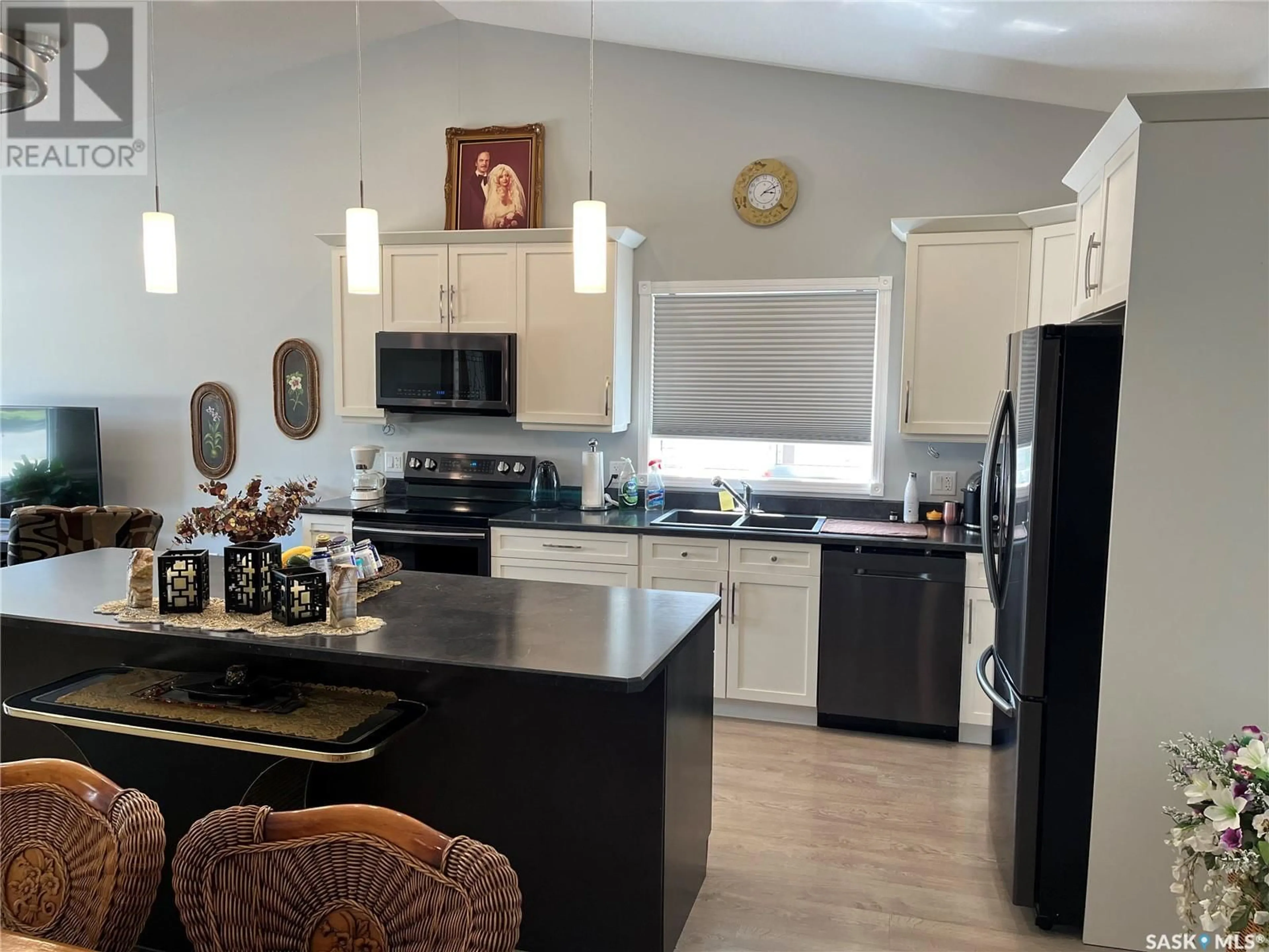 Open concept kitchen, unknown for 229 5TH AVENUE, Gravelbourg Saskatchewan S0H1X0