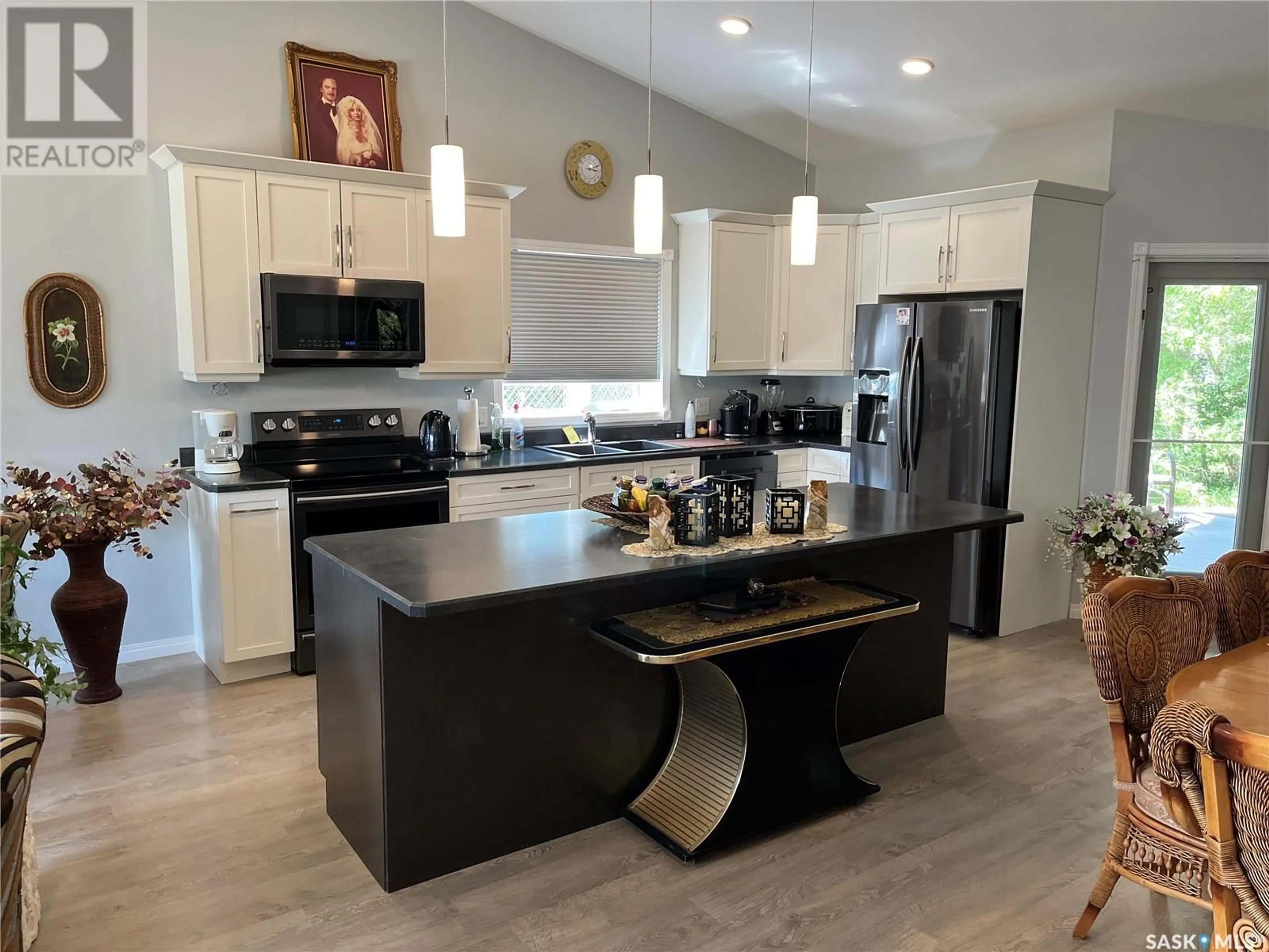Open concept kitchen, unknown for 229 5TH AVENUE, Gravelbourg Saskatchewan S0H1X0