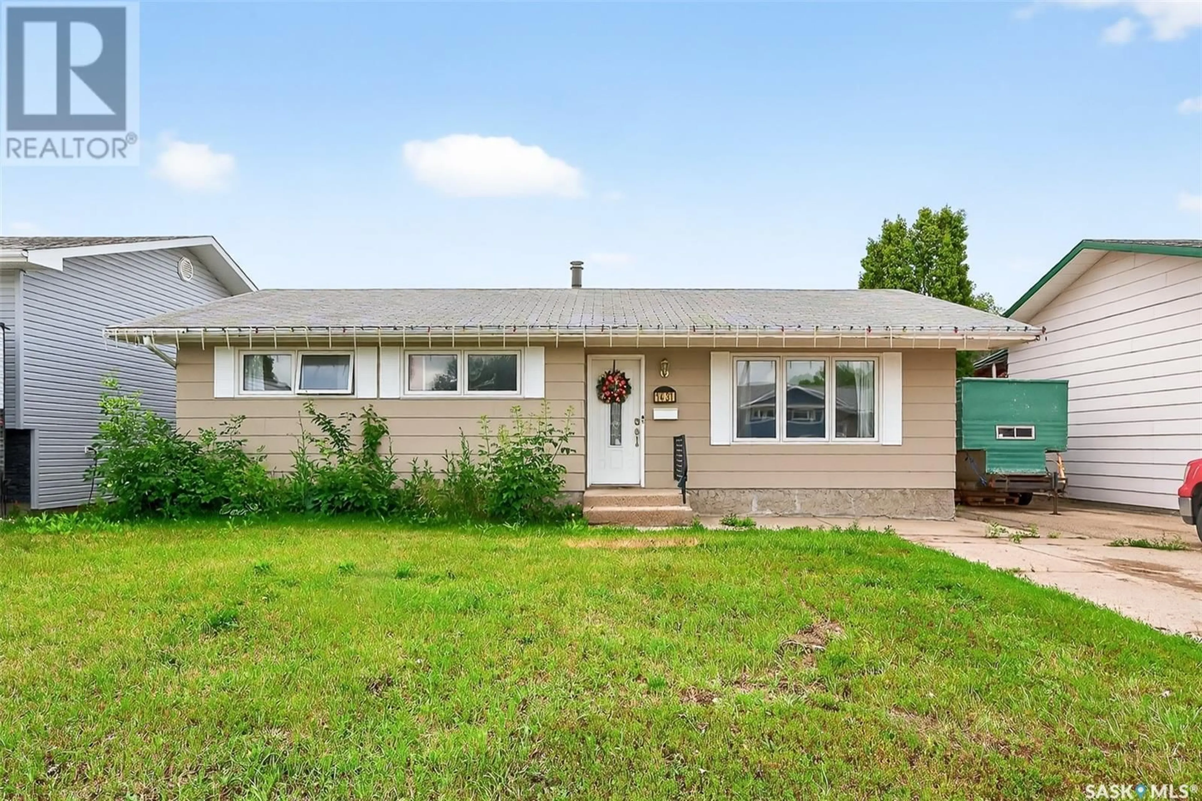 Home with vinyl exterior material, street for 1431 WARNER STREET, Moose Jaw Saskatchewan S6H6Y5