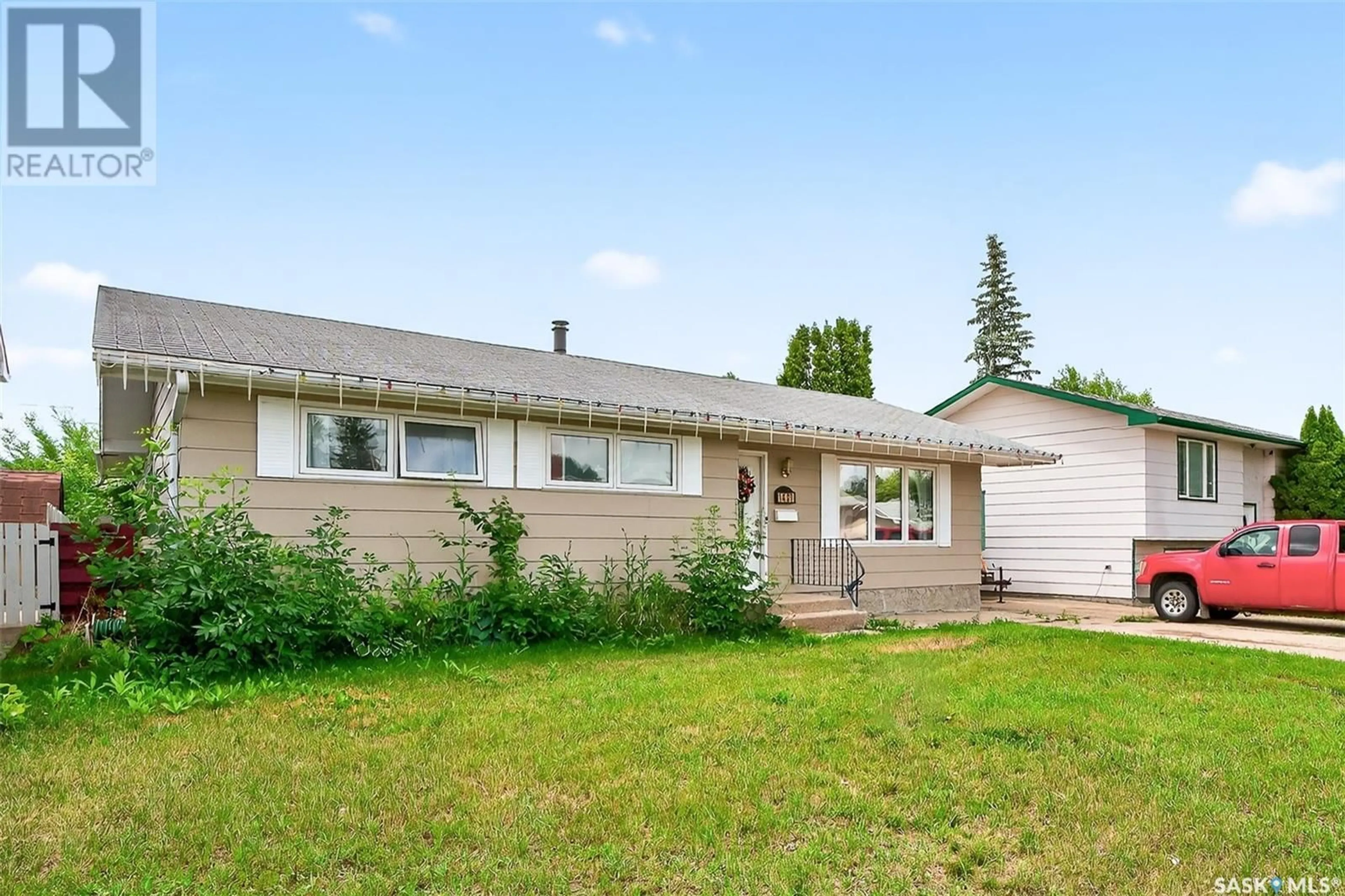 Home with vinyl exterior material, street for 1431 WARNER STREET, Moose Jaw Saskatchewan S6H6Y5