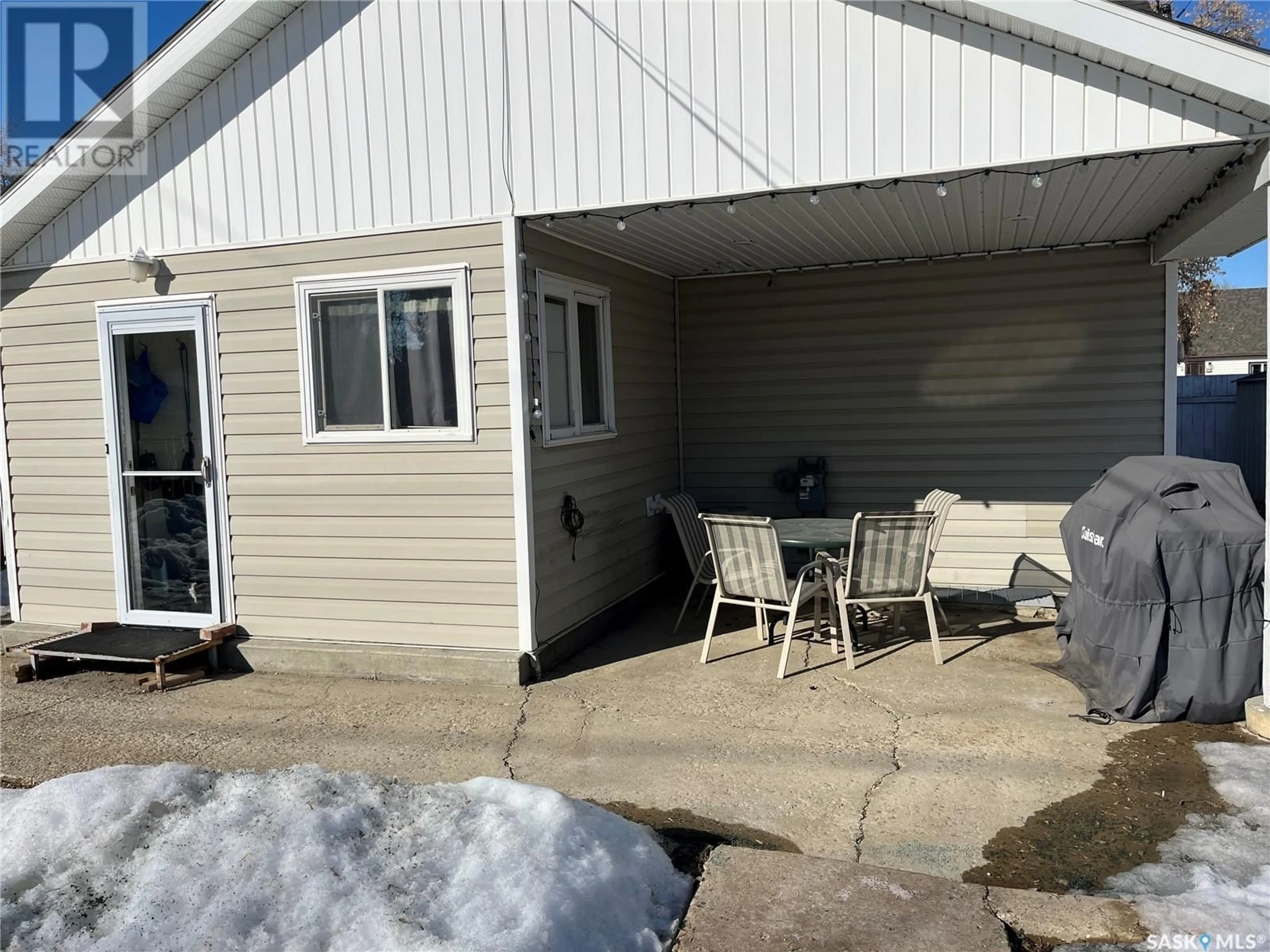 Patio, street for 37 COTEAU STREET, Moose Jaw Saskatchewan S6H5C2