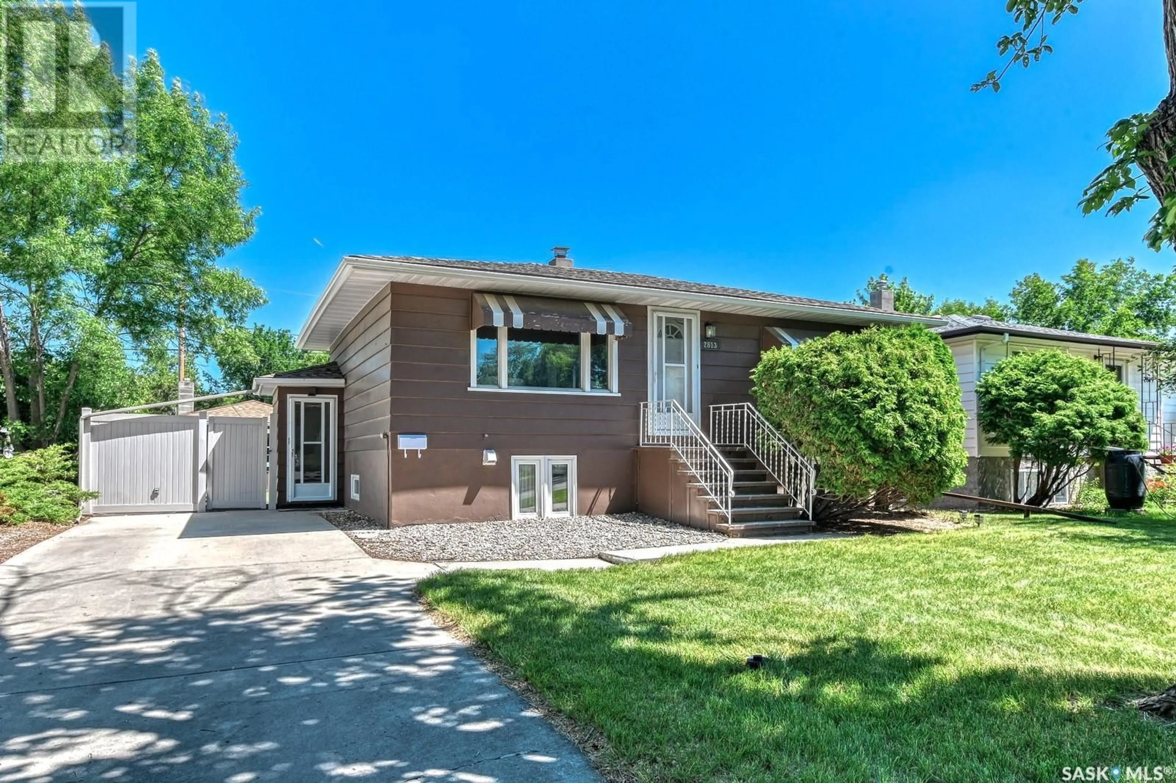Home with vinyl exterior material, street for 2813 FRANCIS STREET, Regina Saskatchewan S4N2R6