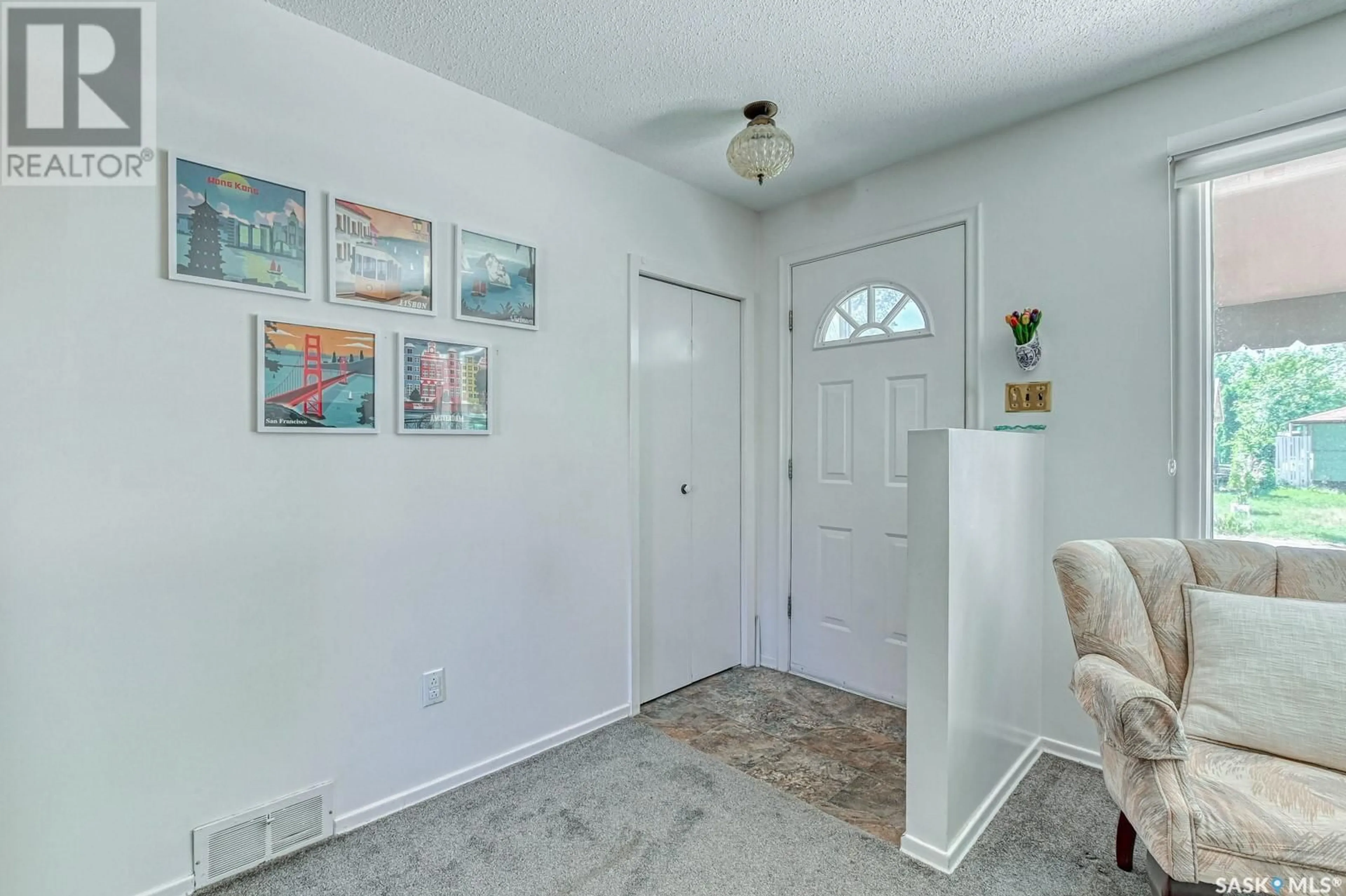 Indoor entryway for 2813 FRANCIS STREET, Regina Saskatchewan S4N2R6