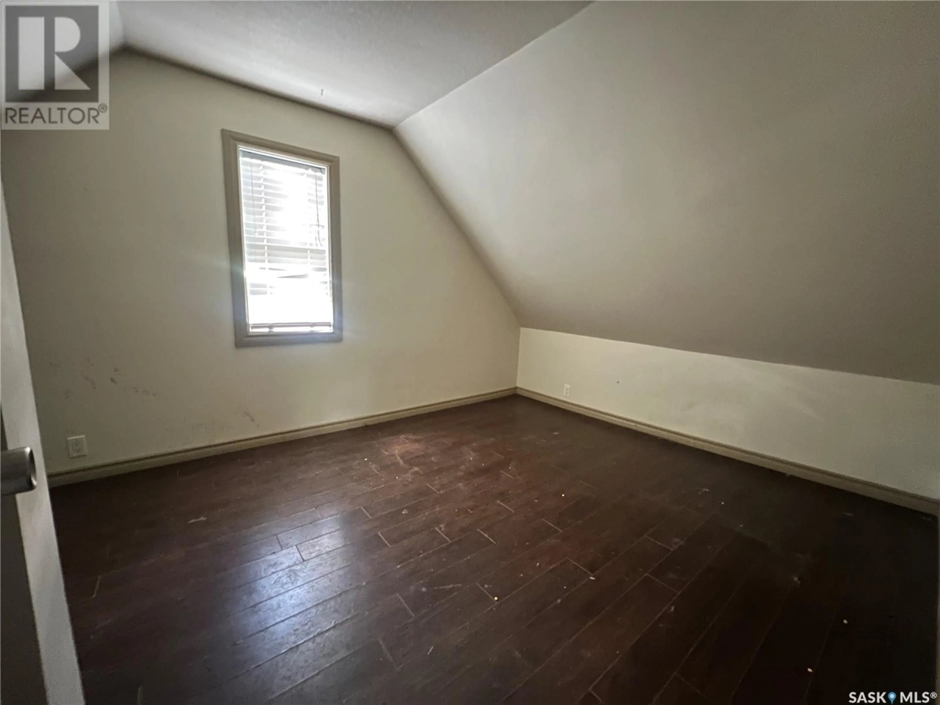 A pic of a room for 346 R AVENUE, Saskatoon Saskatchewan S7M2Z3