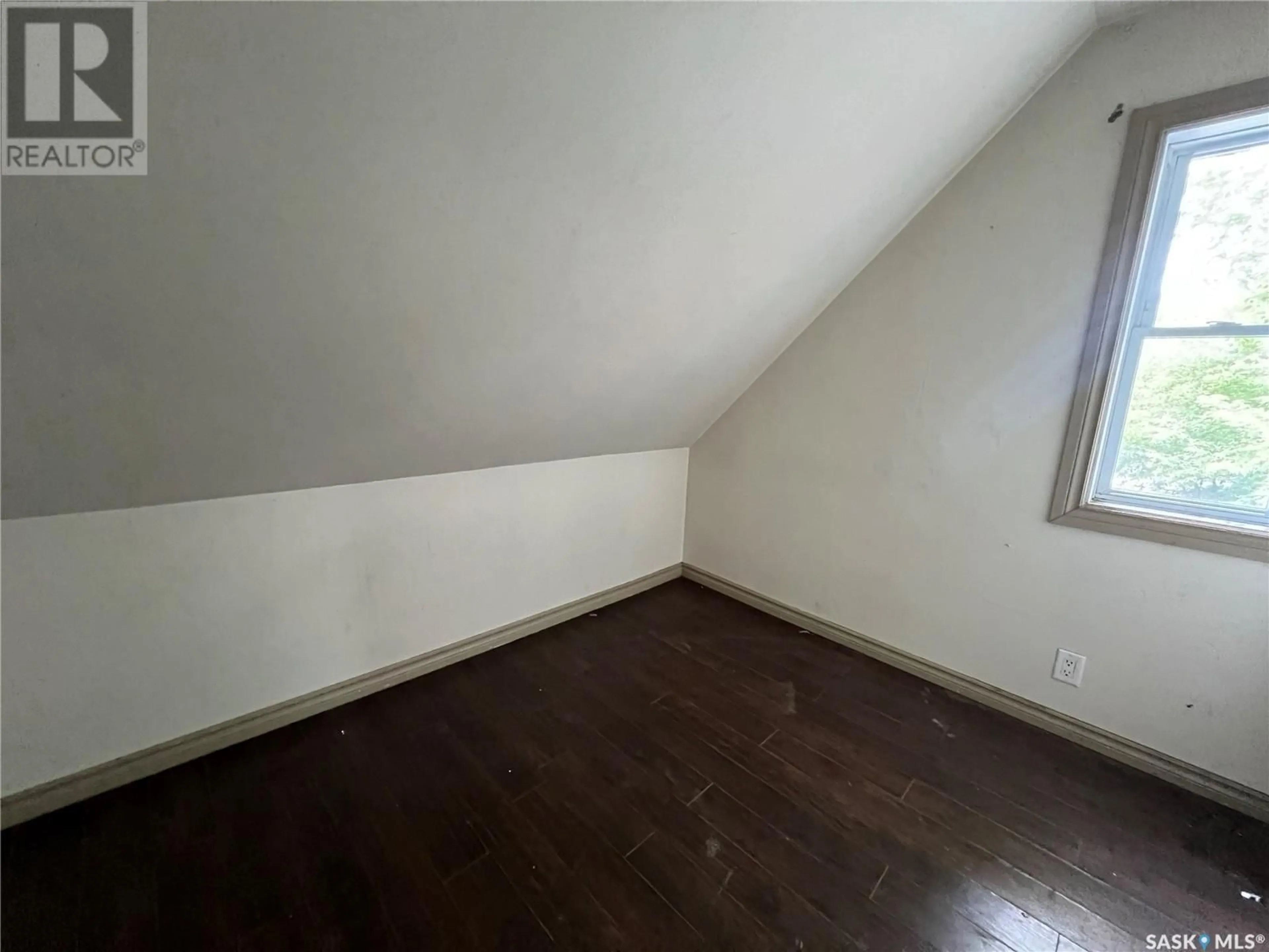 A pic of a room for 346 R AVENUE, Saskatoon Saskatchewan S7M2Z3