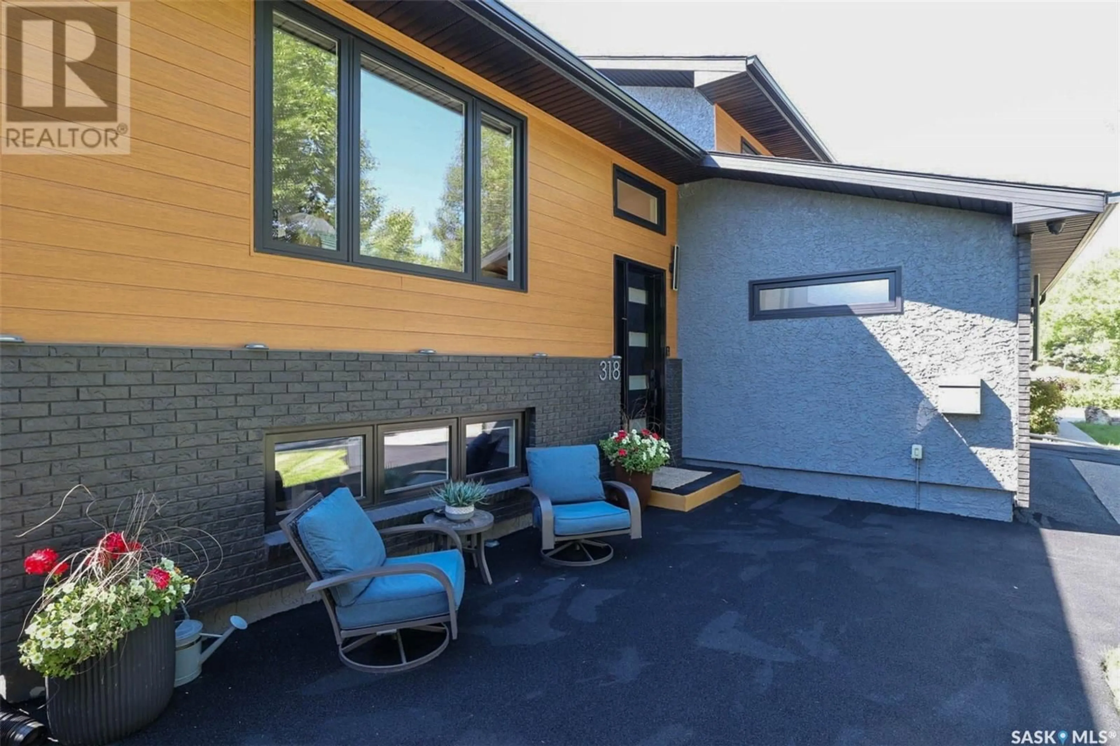 Patio, street for 318 BLACK DRIVE, Regina Saskatchewan S4X2V3