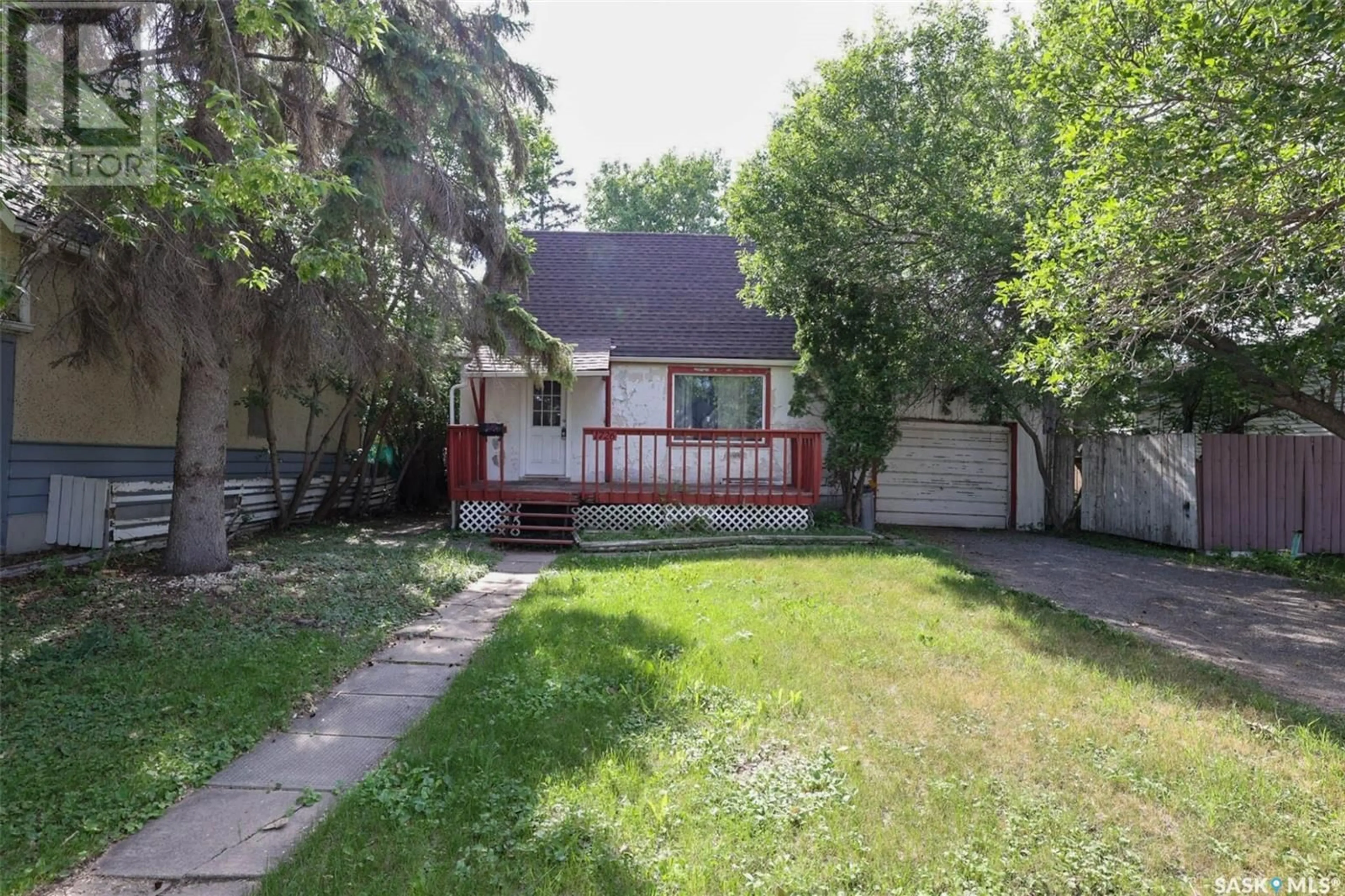 A pic from outside/outdoor area/front of a property/back of a property/a pic from drone, street for 1726 YORK STREET, Regina Saskatchewan S4T4P9