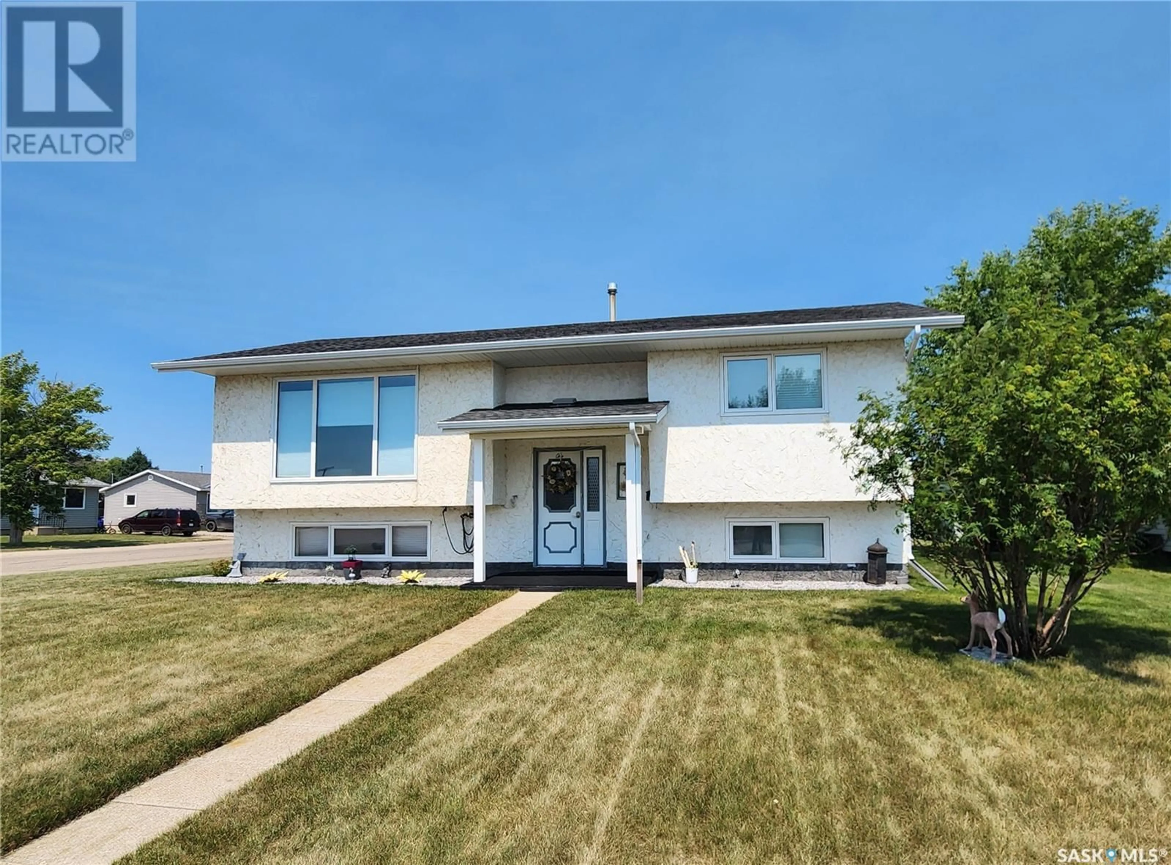 Home with vinyl exterior material, street for 1 CENTENNIAL CRESCENT, Melville Saskatchewan S0A2P0
