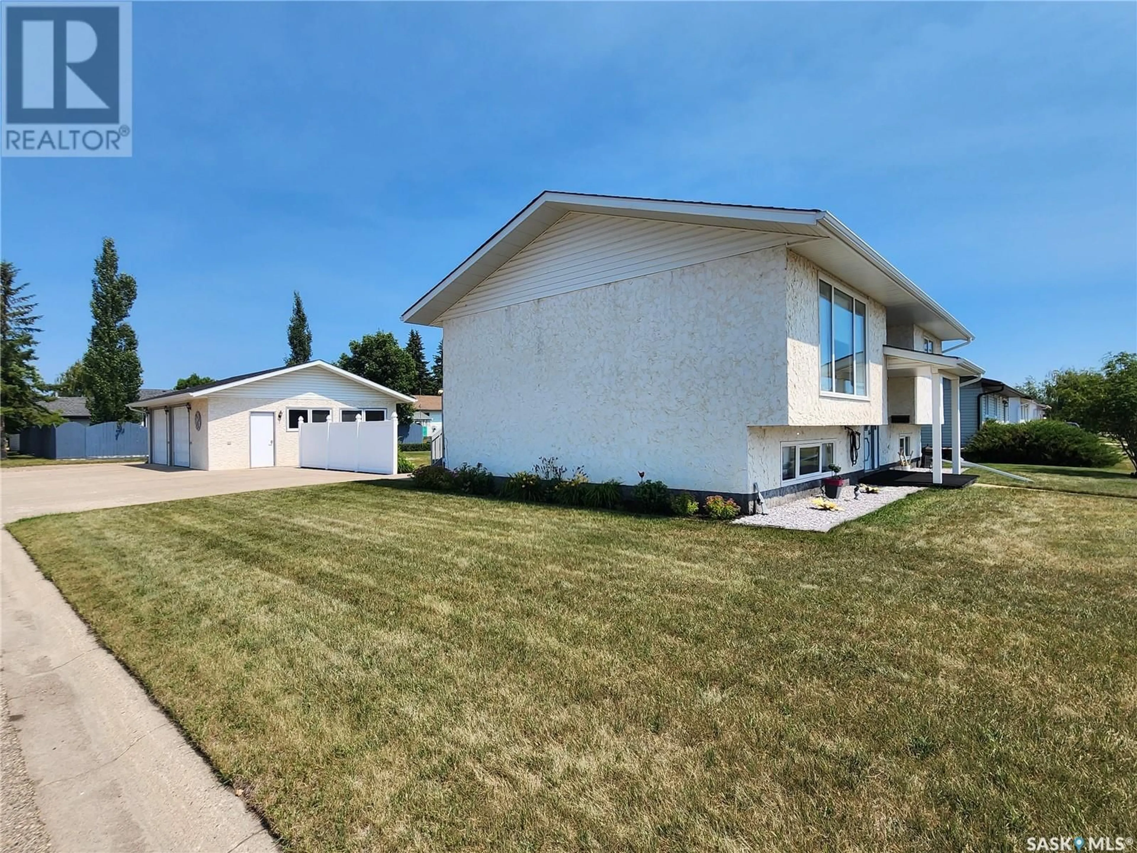 Home with vinyl exterior material, street for 1 CENTENNIAL CRESCENT, Melville Saskatchewan S0A2P0