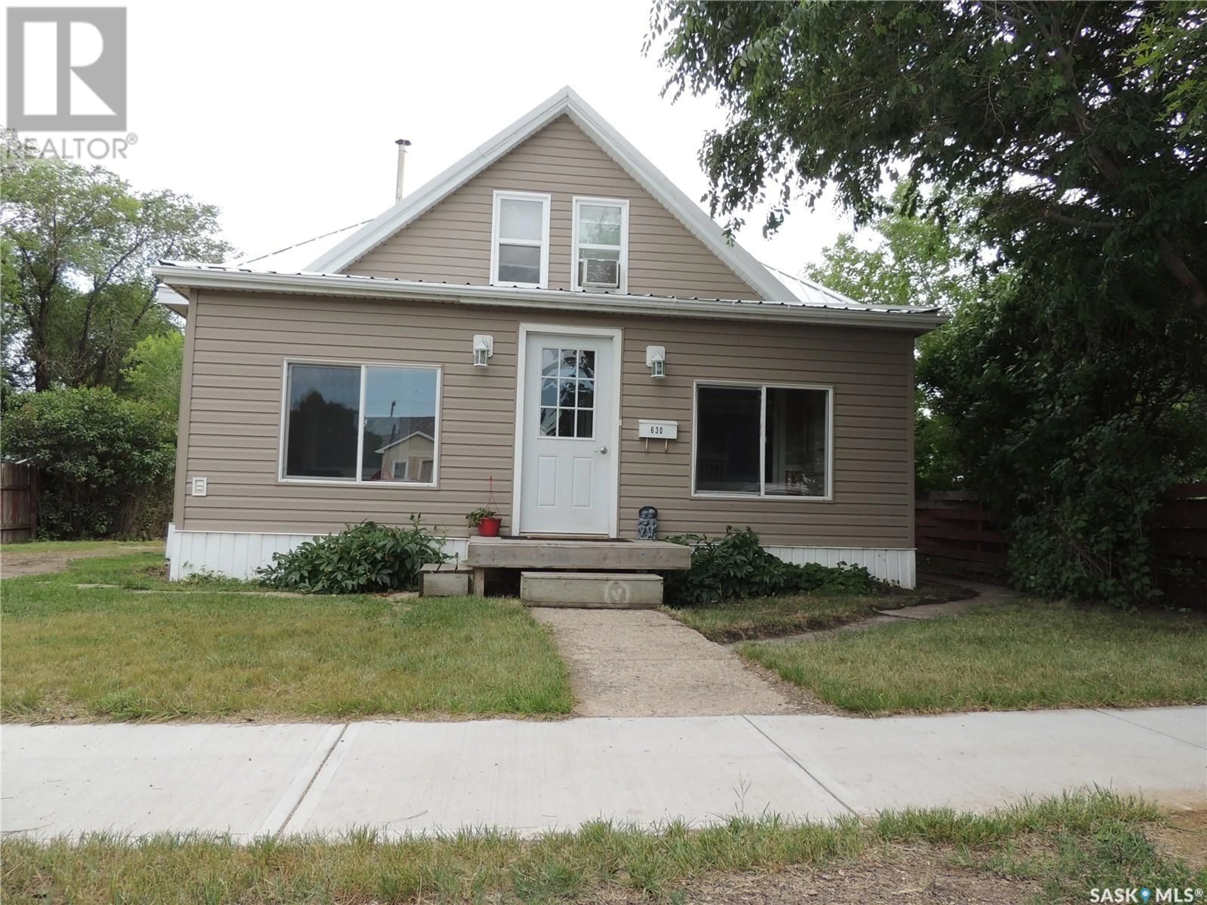 Home with vinyl exterior material, street for 630 3RD STREET, Estevan Saskatchewan S4A0P6