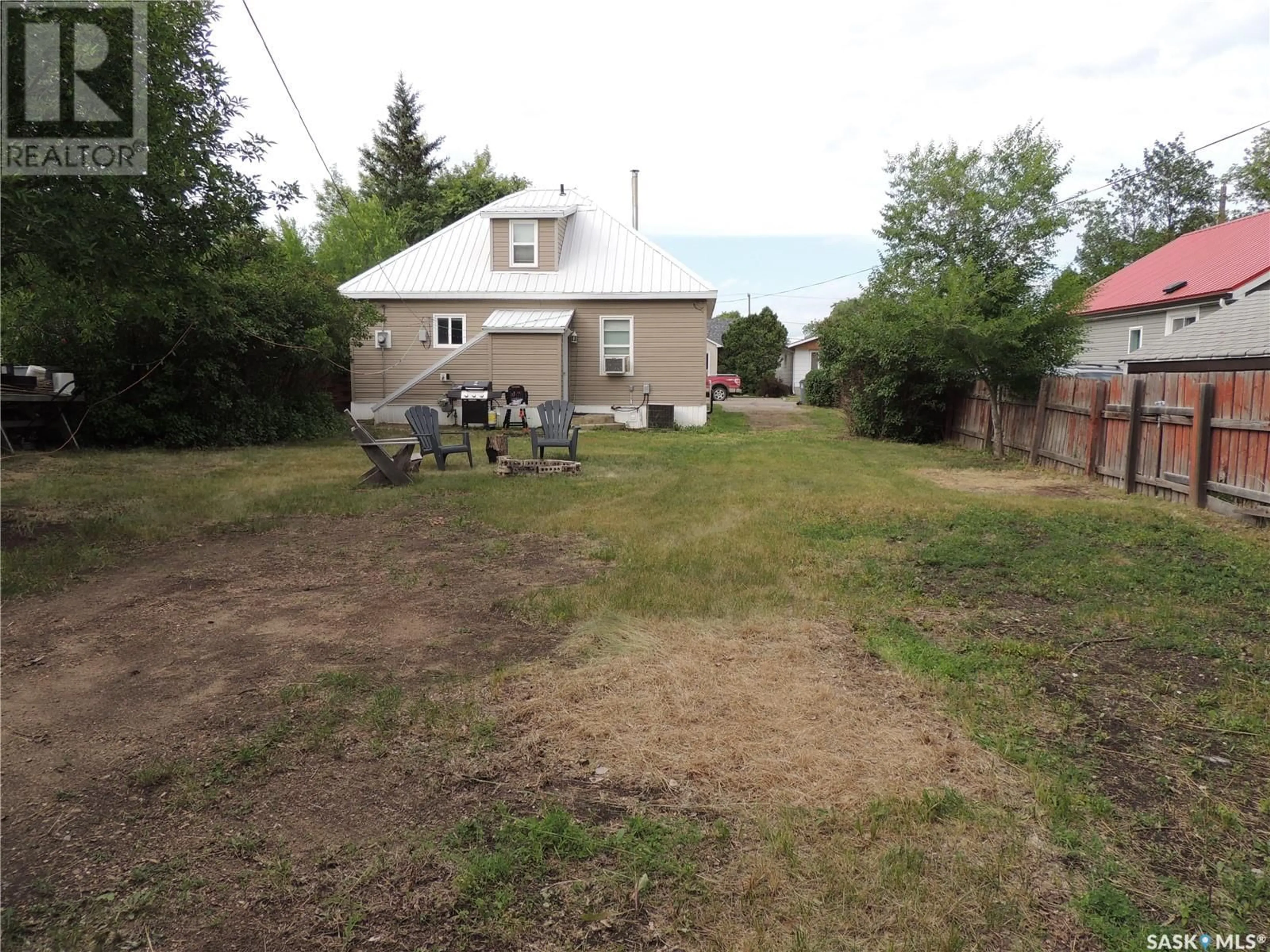 A pic from outside/outdoor area/front of a property/back of a property/a pic from drone, unknown for 630 3RD STREET, Estevan Saskatchewan S4A0P6